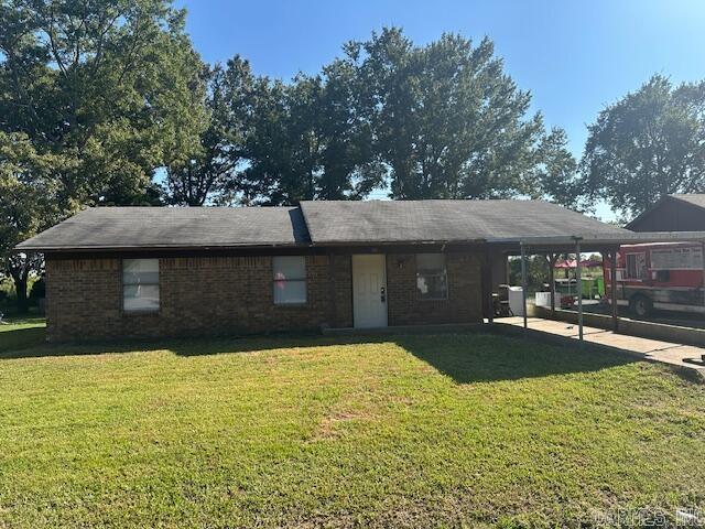 Great brick home ~ would make a great starter home or investment property. Home has a new HVAC system ****AGENTS SEE REMARKS****