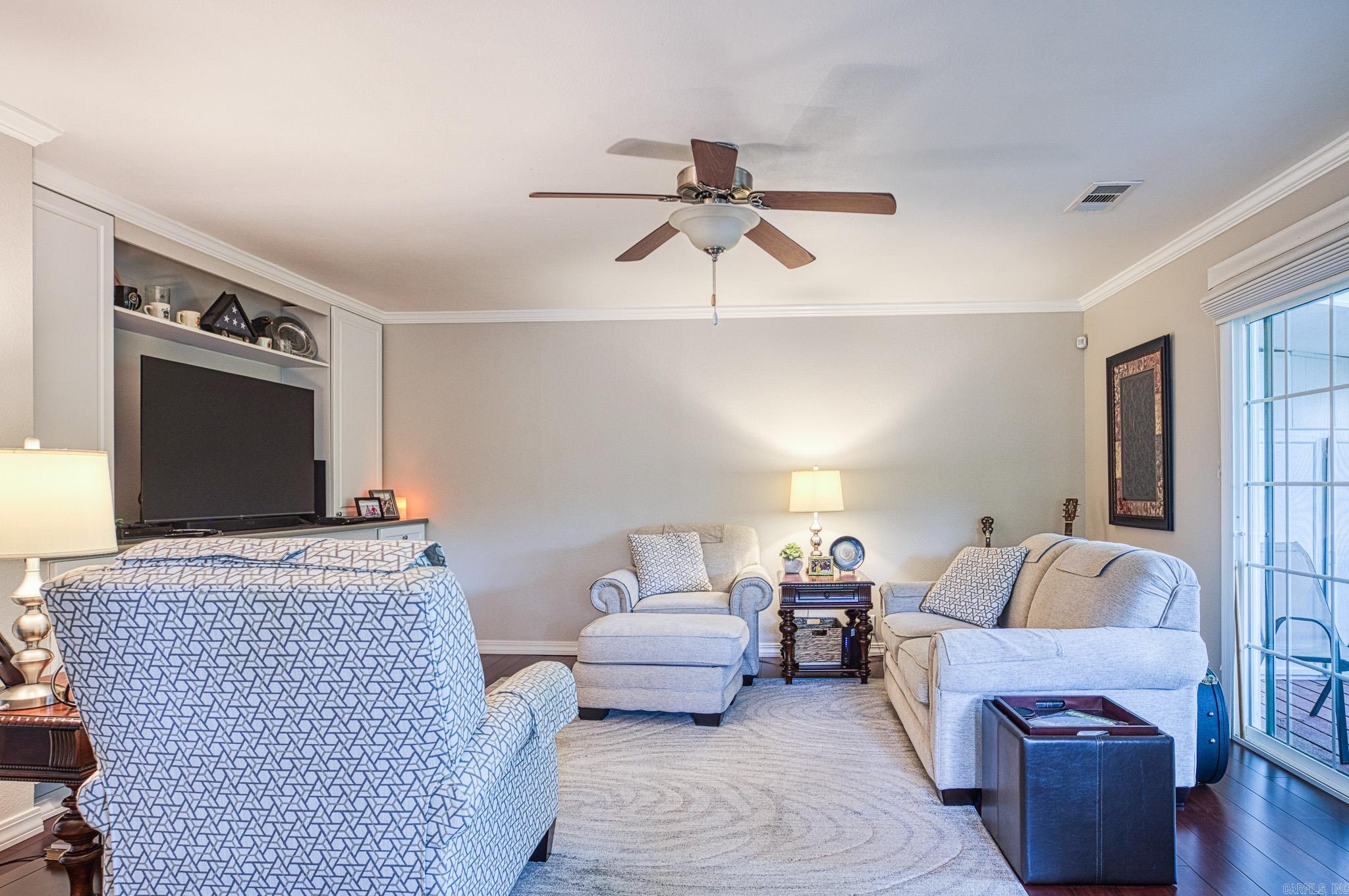 VALENCIA COURTS - Residential