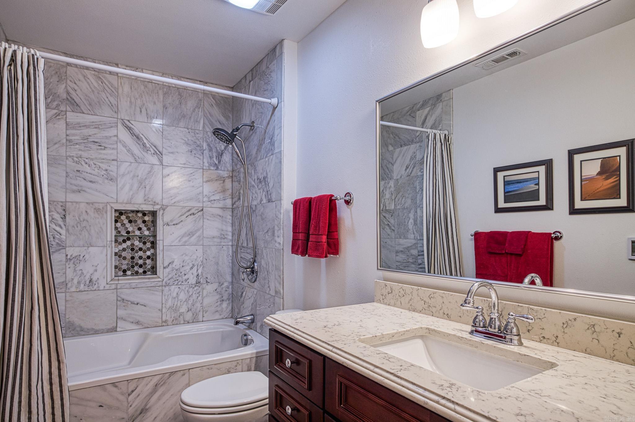 VALENCIA COURTS - Residential