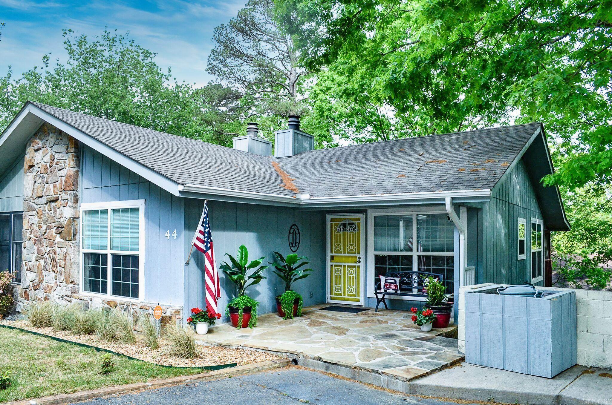 VALENCIA COURTS - Residential