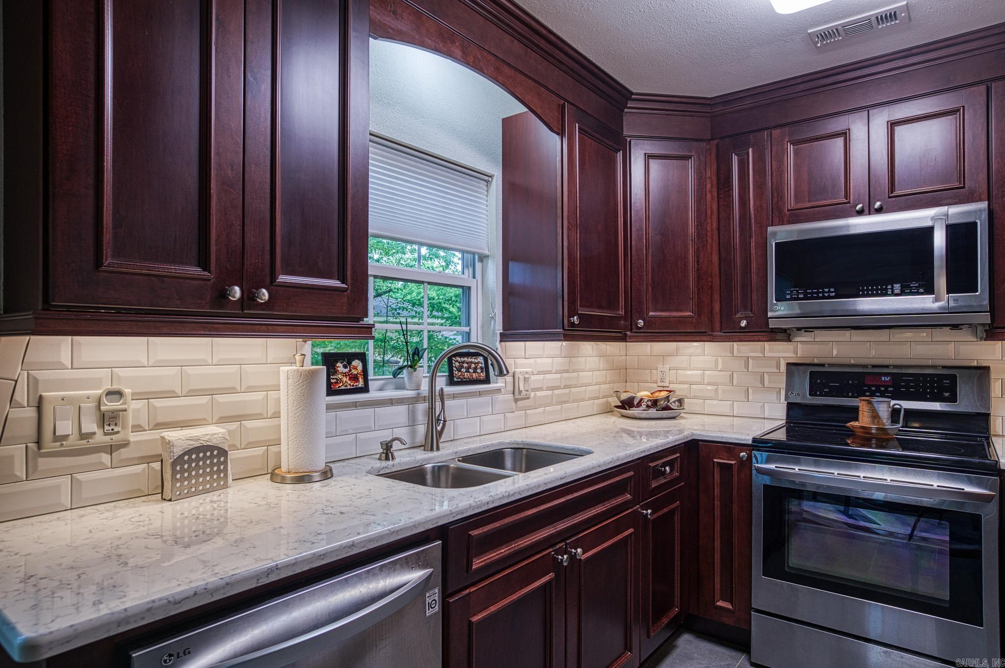 VALENCIA COURTS - Residential