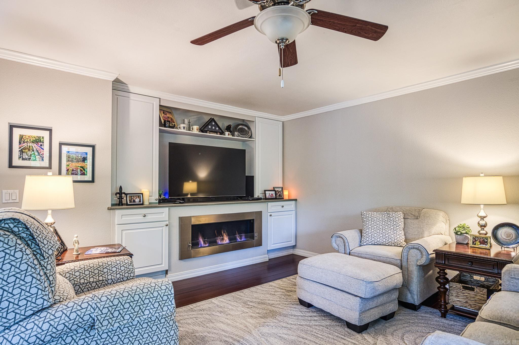 VALENCIA COURTS - Residential