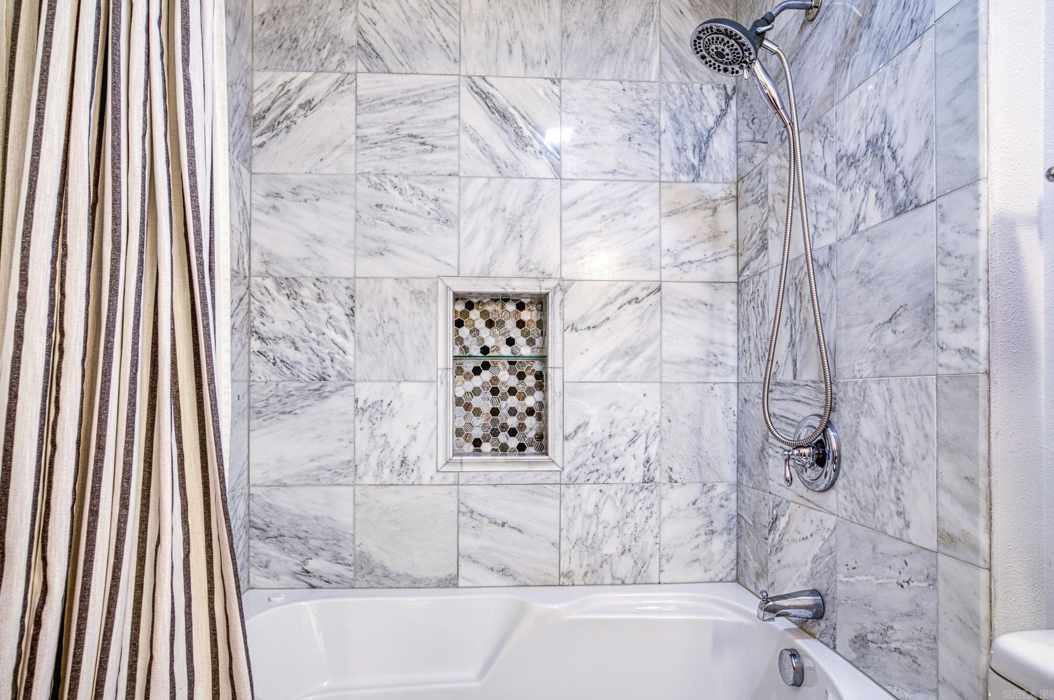 VALENCIA COURTS - Residential