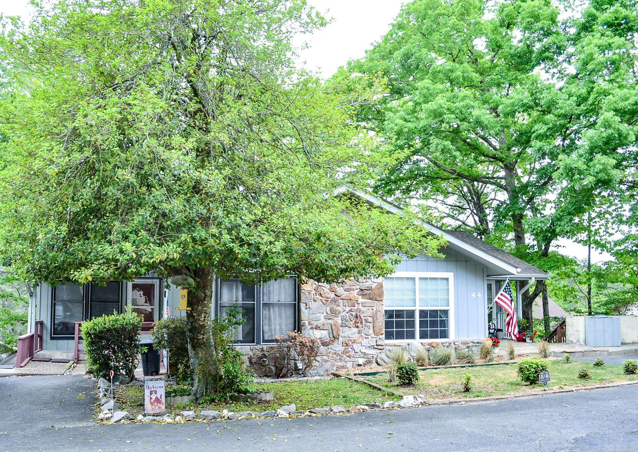 VALENCIA COURTS - Residential