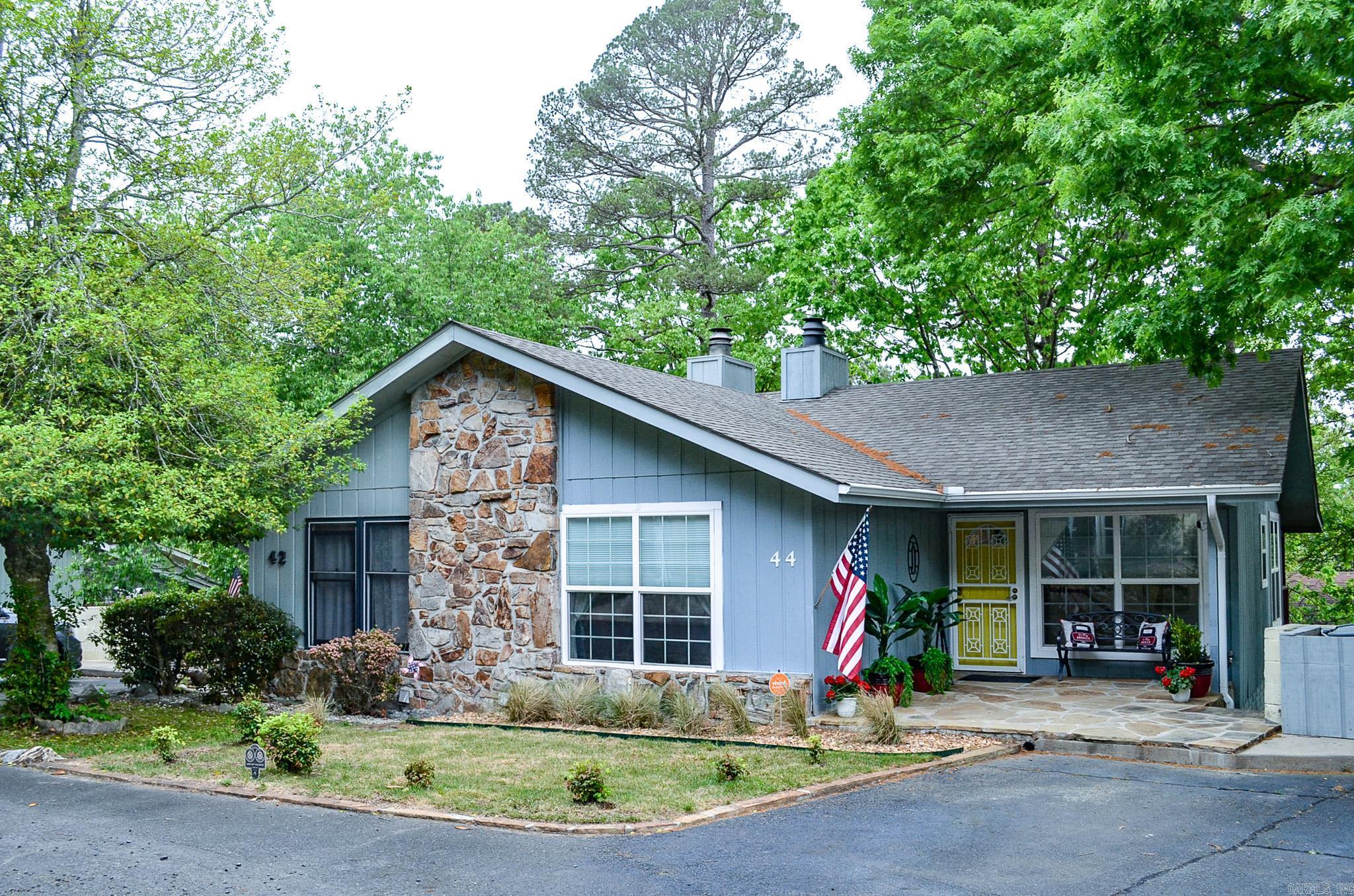 VALENCIA COURTS - Residential