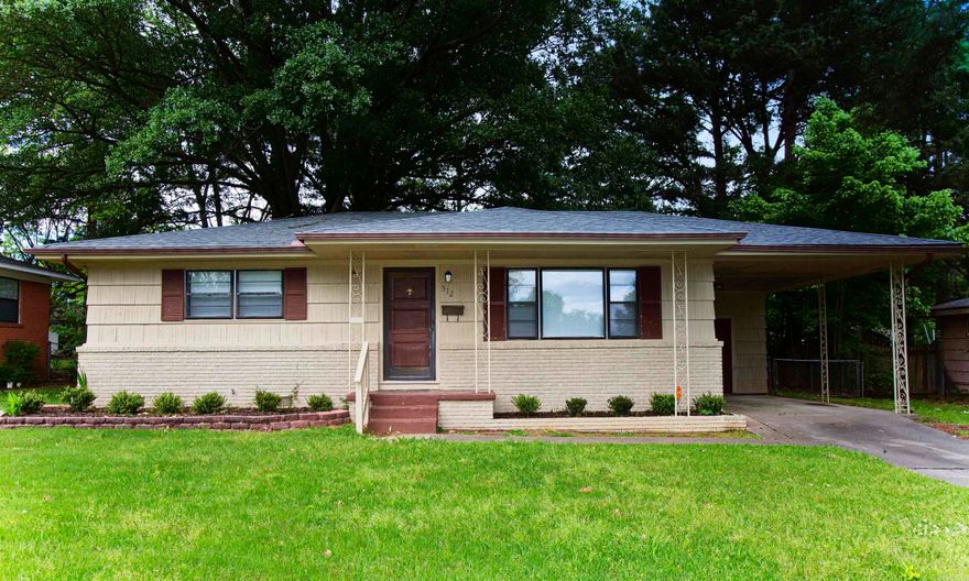 This is a small family home located in Jacksonville. This property is managed by Hoffman Team so beware of scammers - we will never ask you to Cashapp us money. The lease for this property is for 18 months to 2 years with a 3% increase after the first year. Income must be 3x the amount of rent per month unless you have a housing voucher. Deposit, first month’s rent, and the $50 administration fee due before move in.