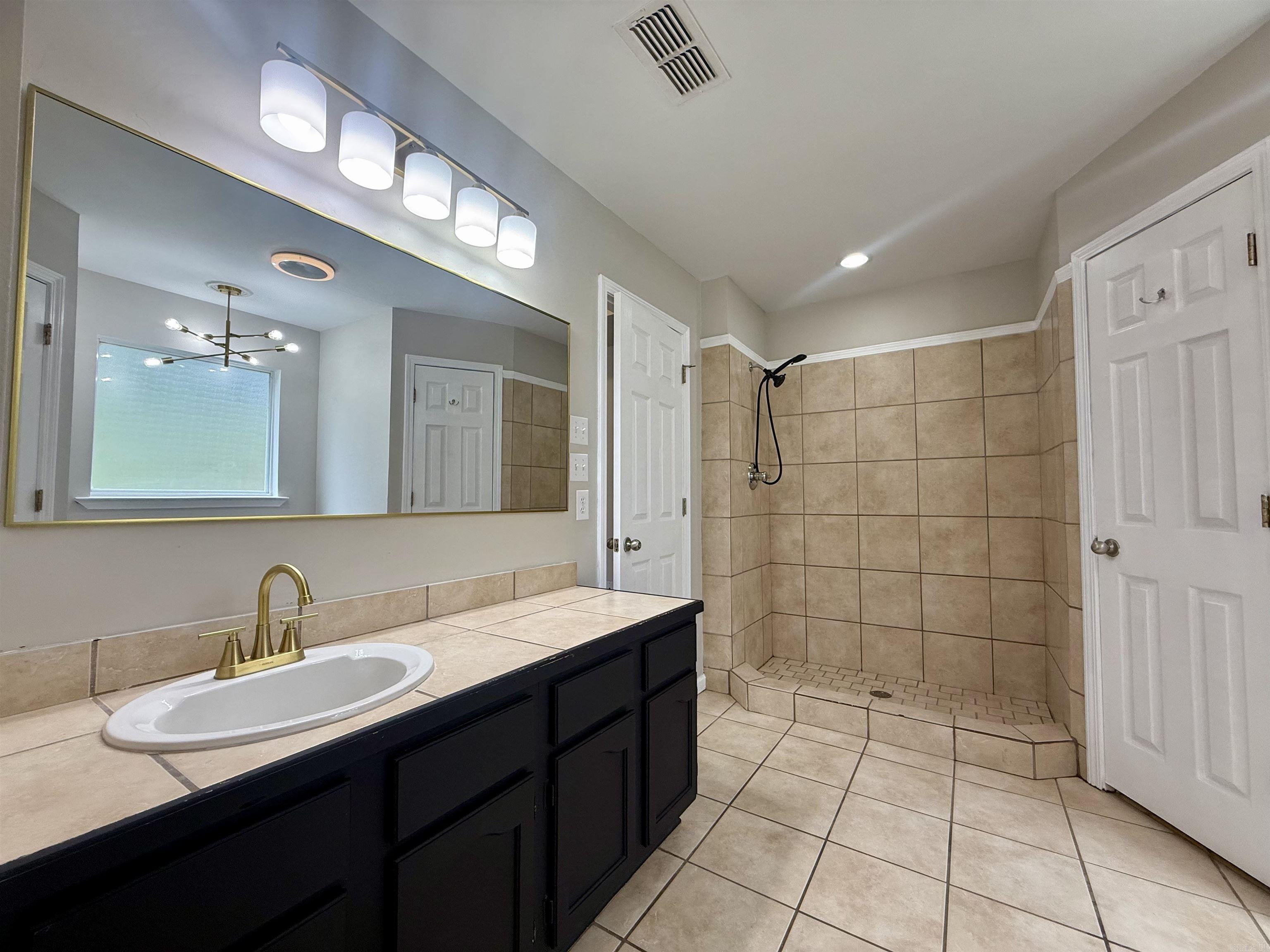 WISTERIA VINEYARD - Residential