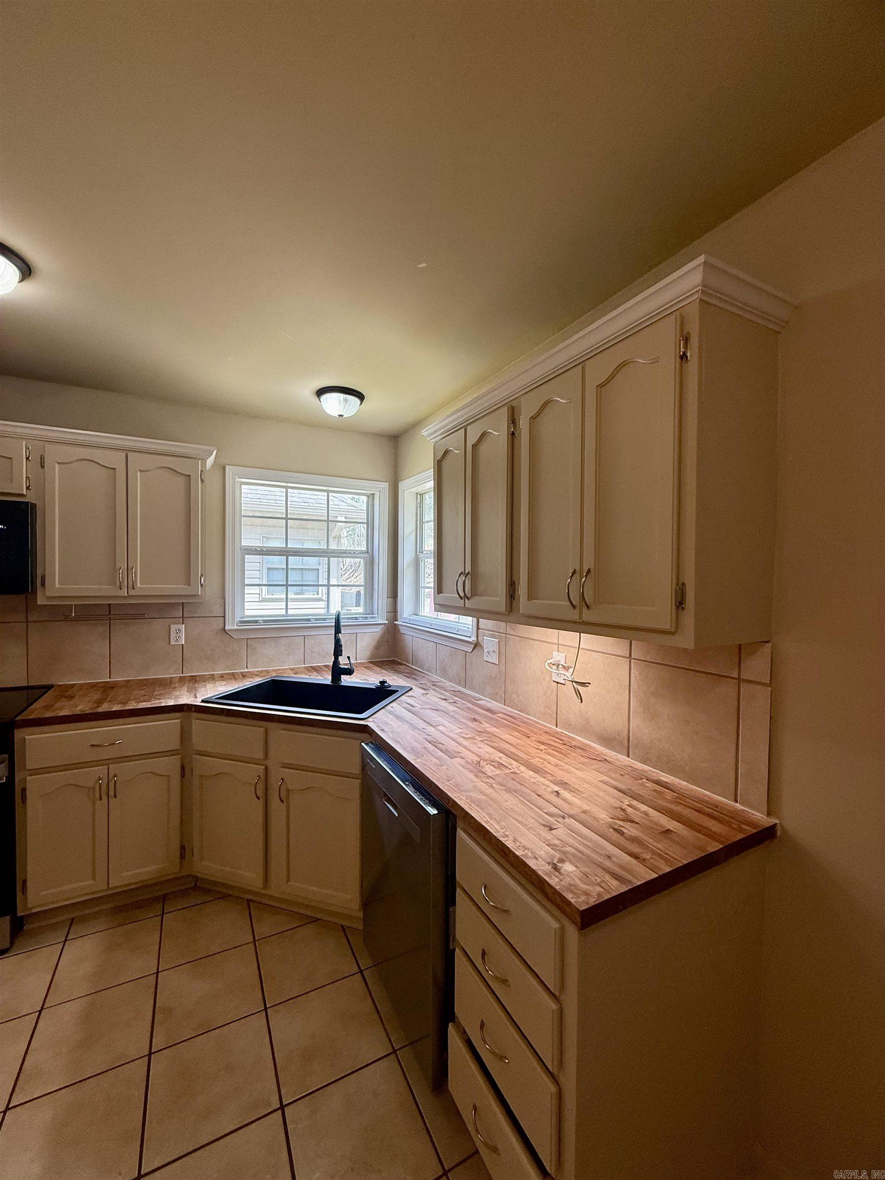 WISTERIA VINEYARD - Residential