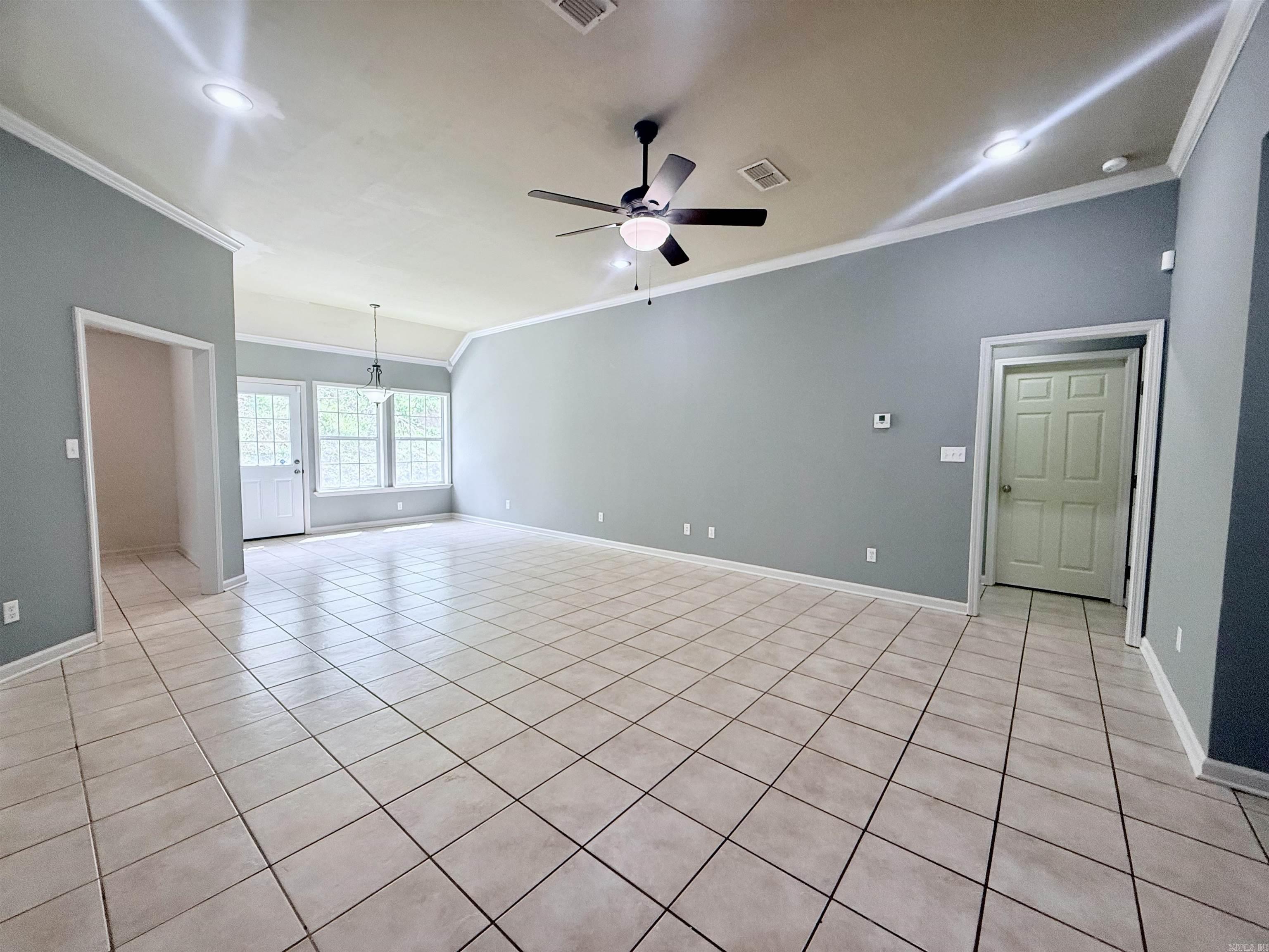 WISTERIA VINEYARD - Residential