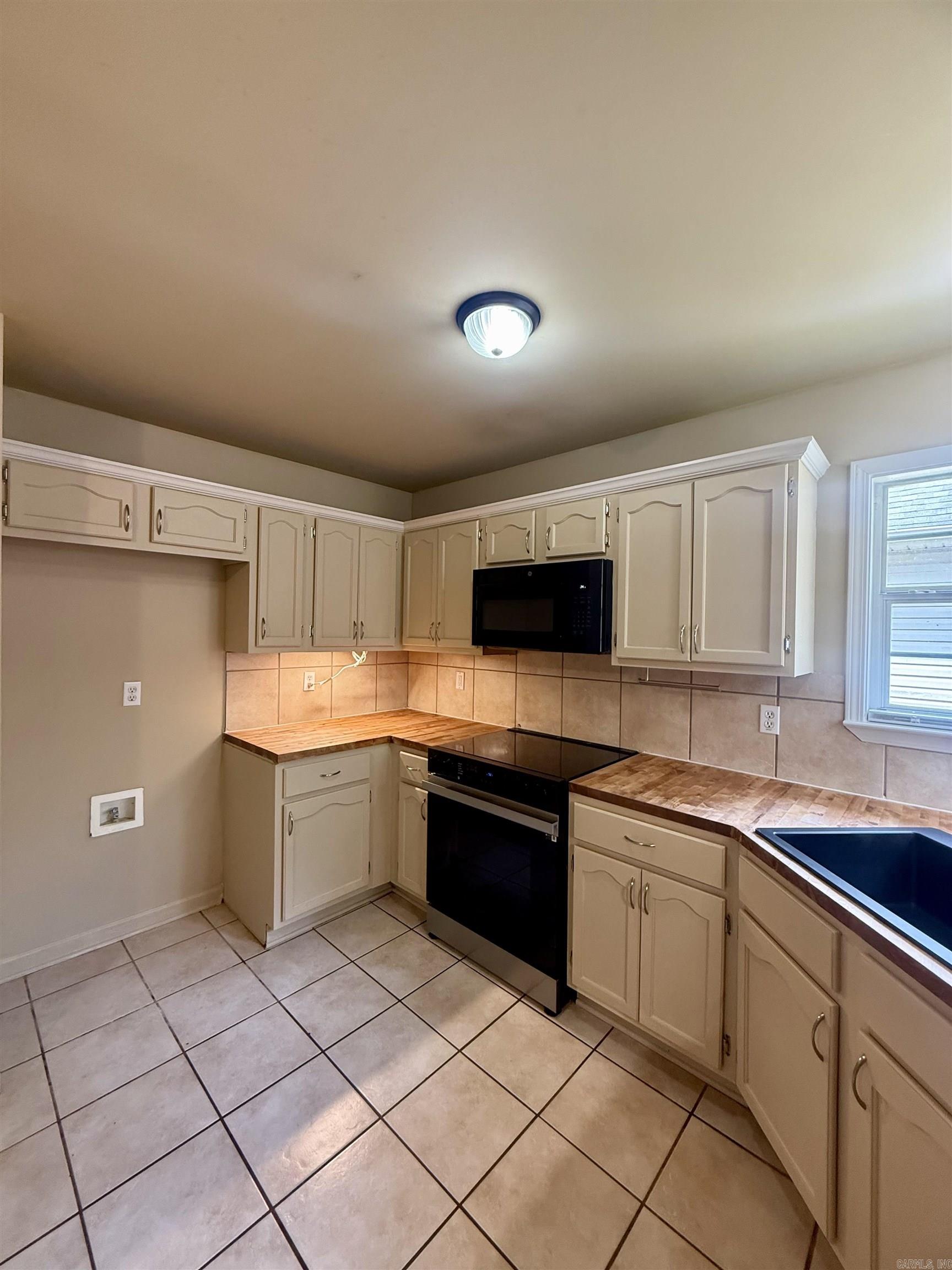 WISTERIA VINEYARD - Residential