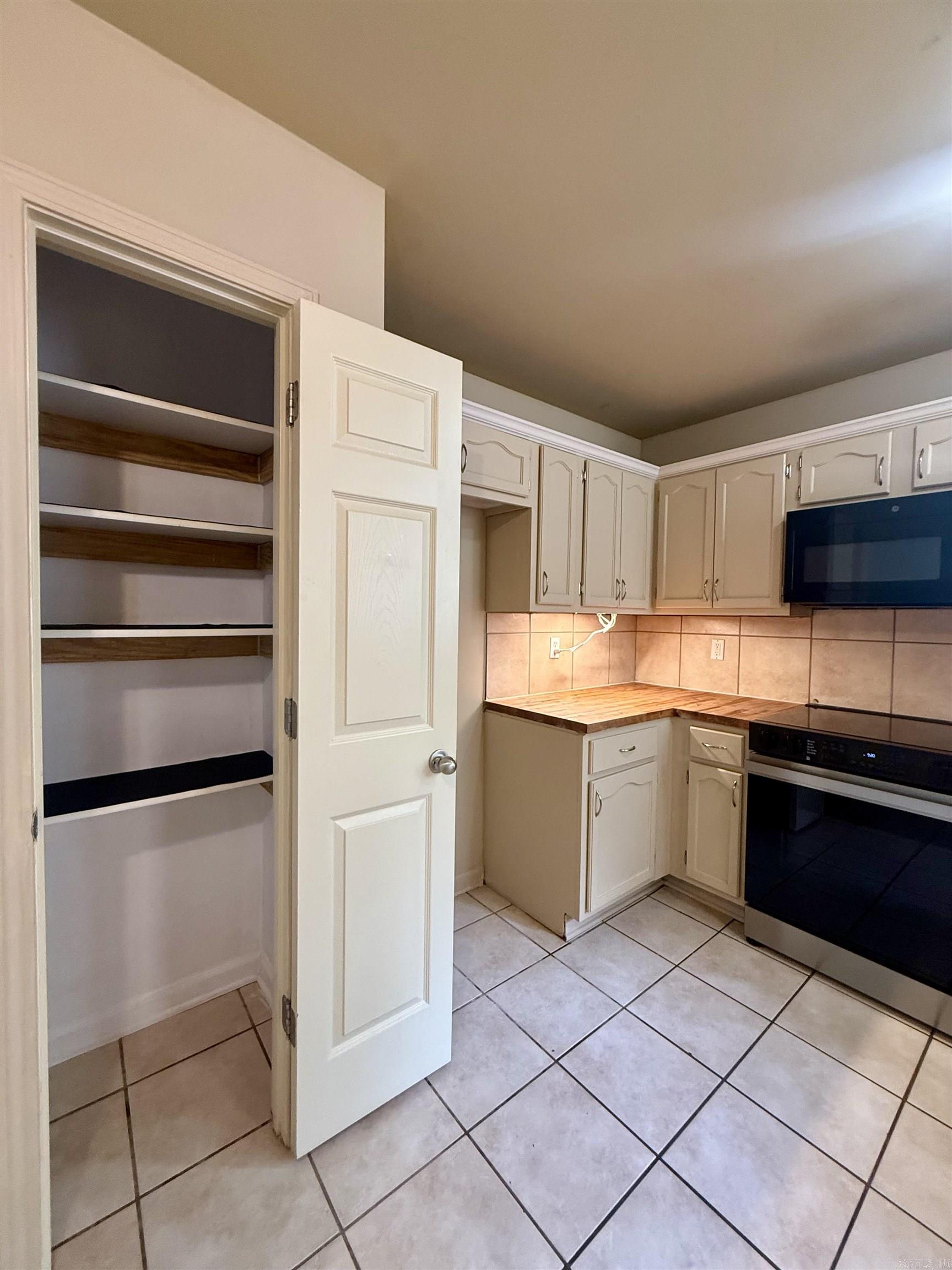 WISTERIA VINEYARD - Residential