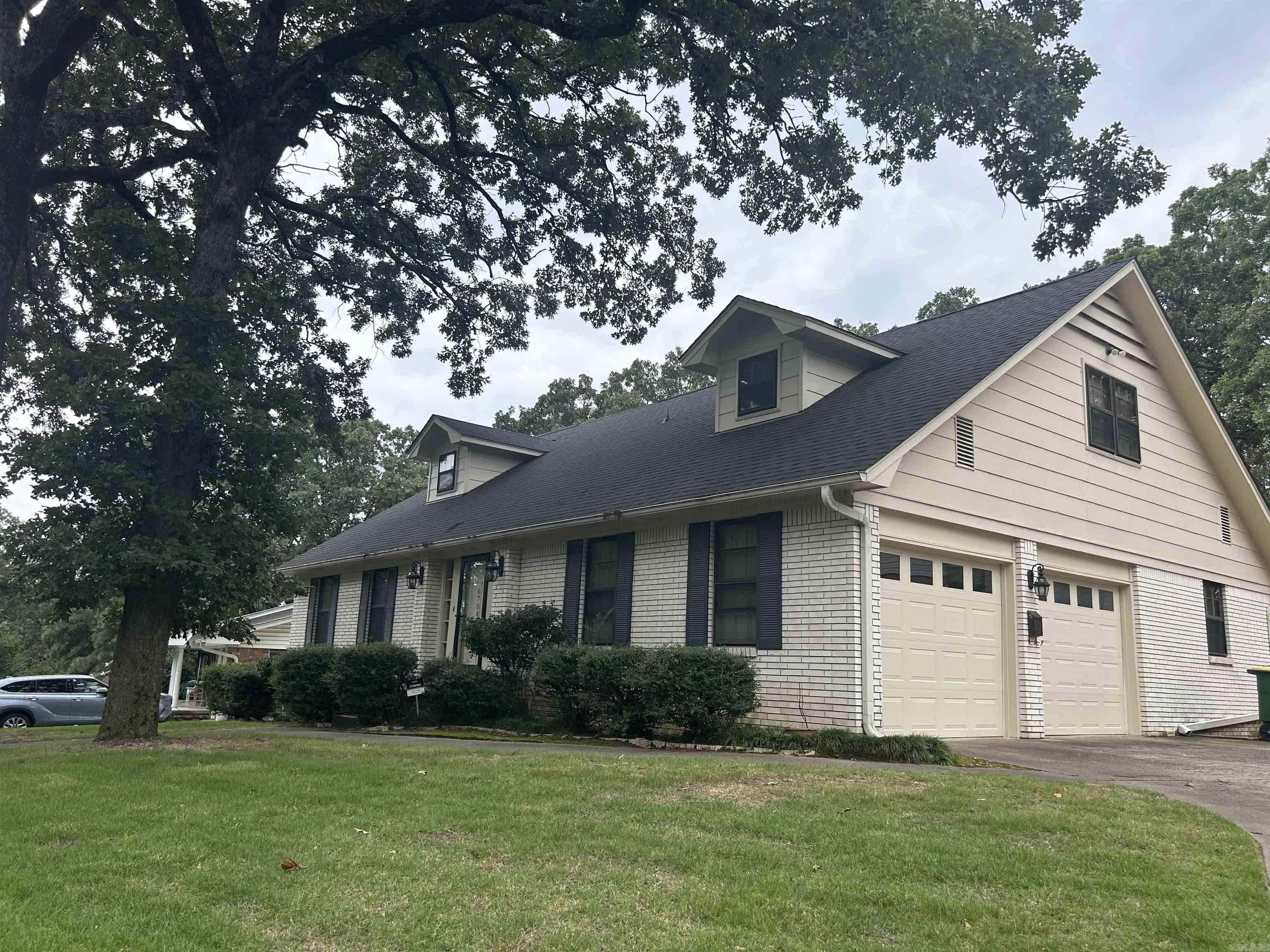 INDIAN HILLS - Residential