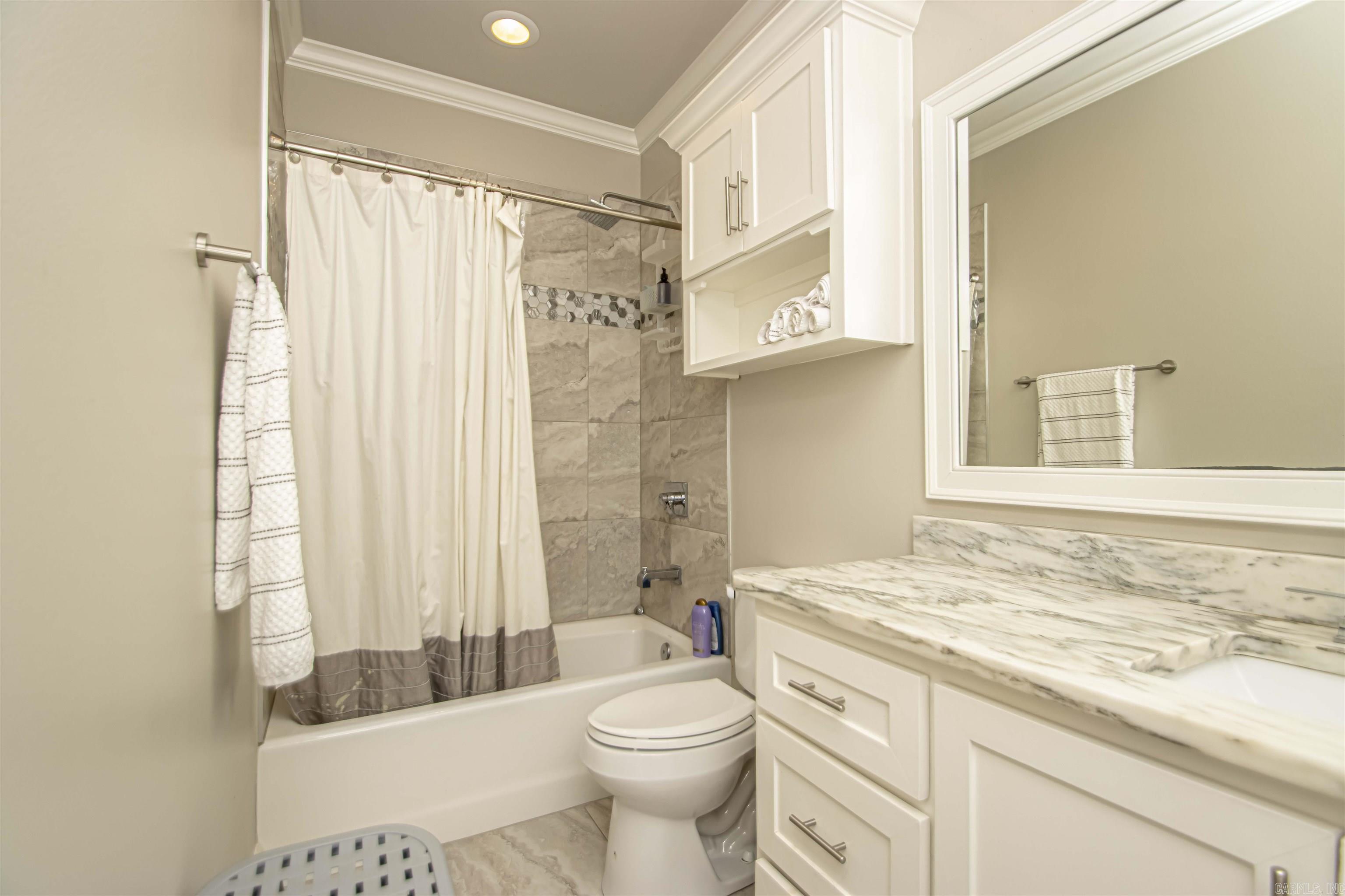 CHENAL VALLEY "ACCADIA COURT" - Residential