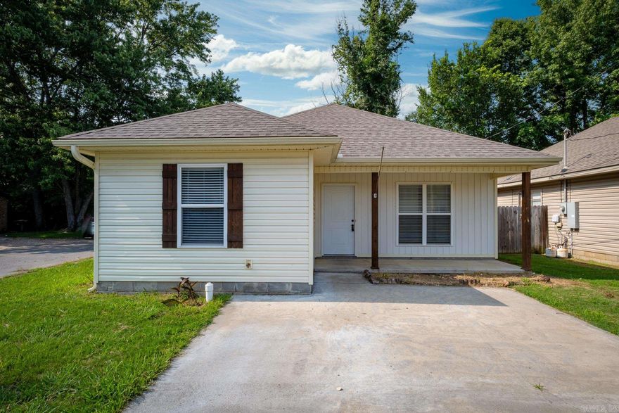 Conveniently located near Little Rock Air Force Base, this 3 bedroom 2 bath property is move-in ready!  Enjoy spacious open concept living with beautiful stained concrete floors, a fully fenced backyard and a covered patio that are great for entertaining.  Don't miss the chance to make this adorable house your new home!