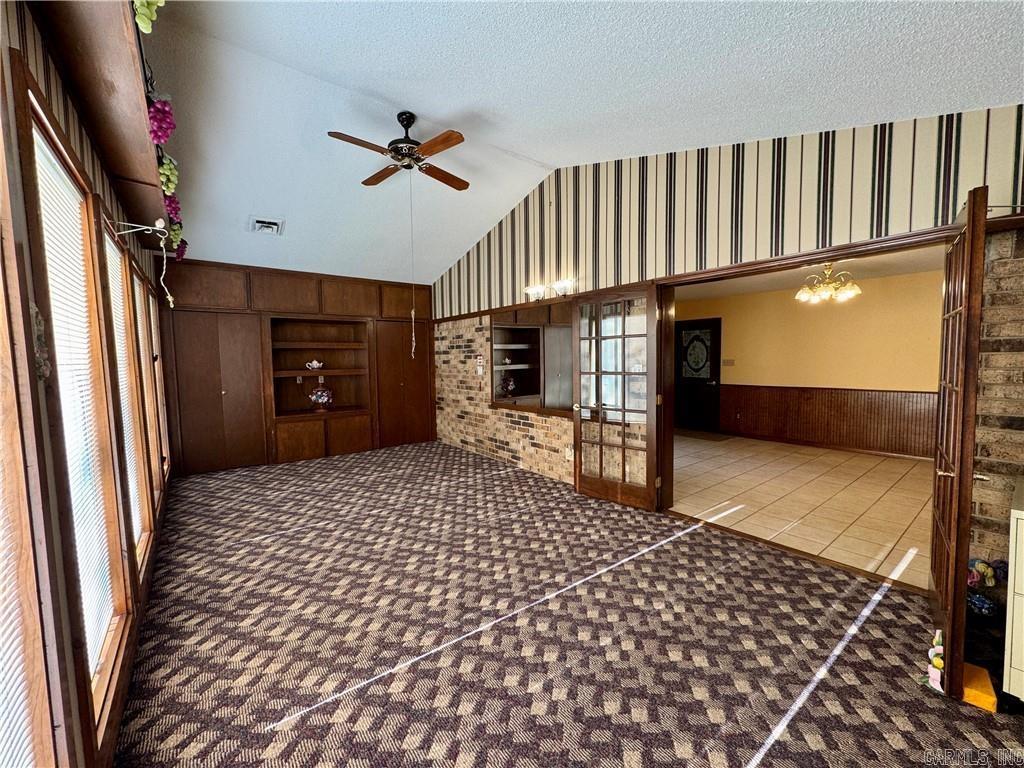 UNIVERSITY ESTATES - Residential