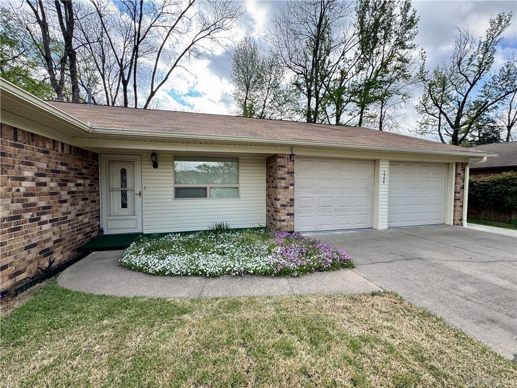 UNIVERSITY ESTATES - Residential