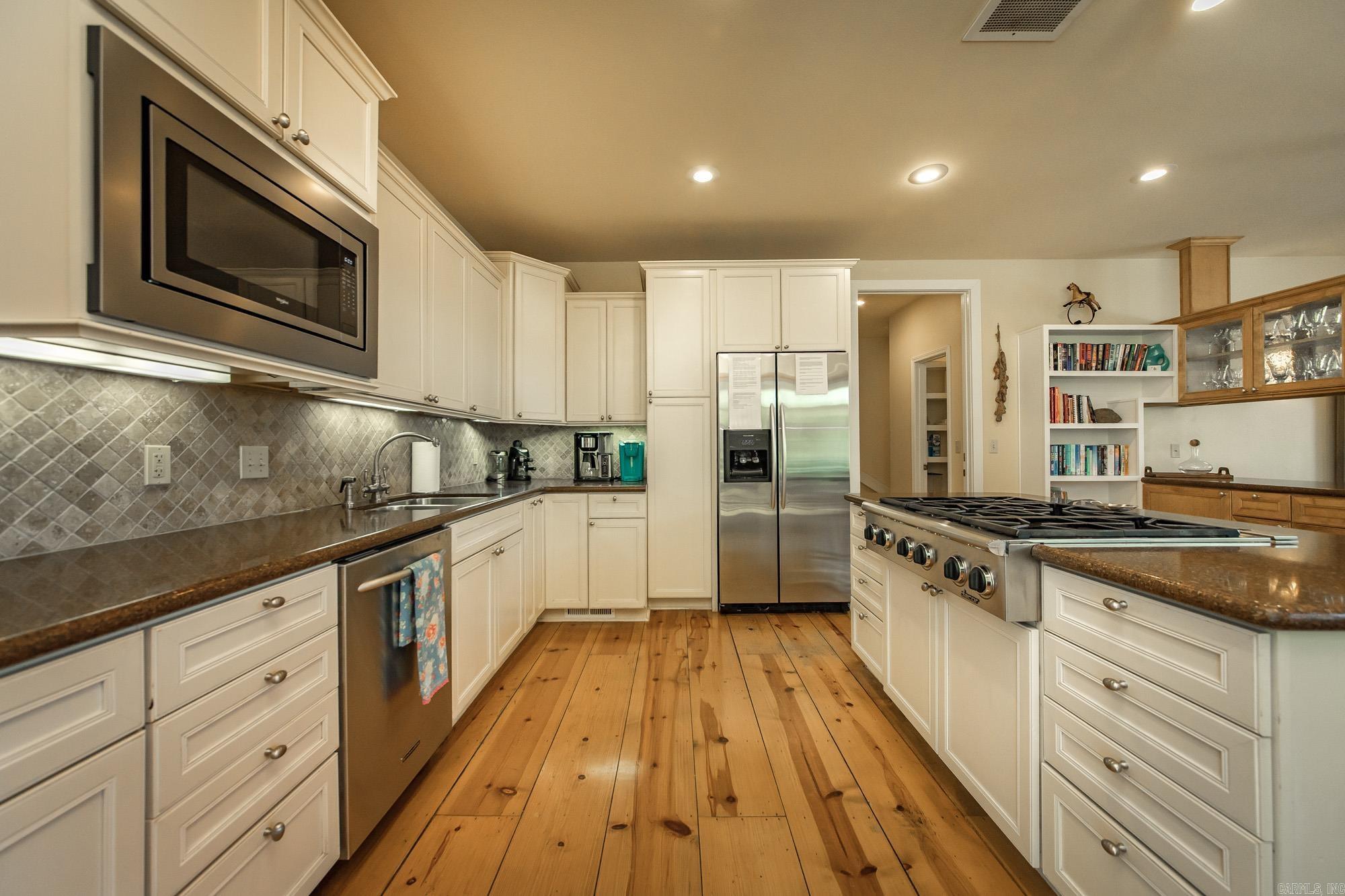 RIVER BEND - Residential