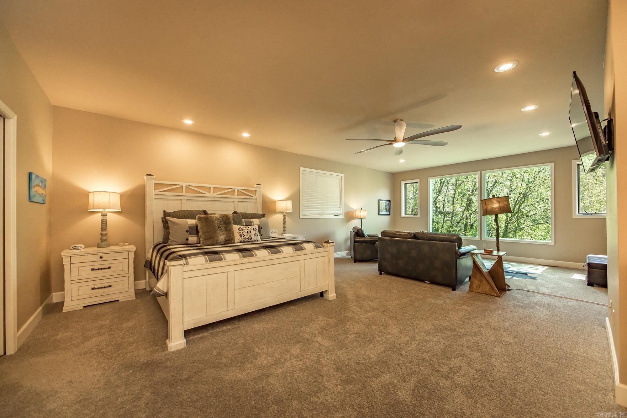 RIVER BEND - Residential