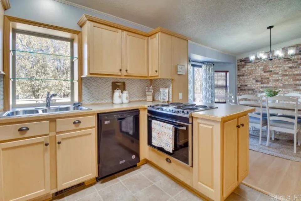 LYNNWOOD EST - Residential