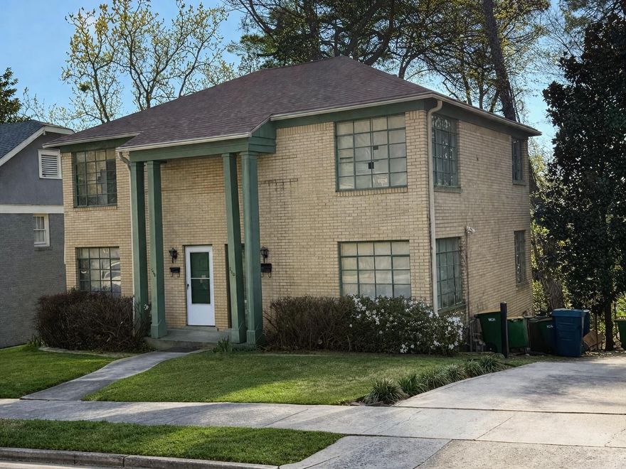 Two story traditional style brick duplex located in the historic Capitol View neighborhood of Little Rock. This investment opportunity is conveniently located on the edge of downtown and between Arkansas Children's Hospital, UAMS, Veterans and Saint Vincent Hospital. Each apartment has 2 bedrooms, 1 Bath and features hardwood floors and large windows.