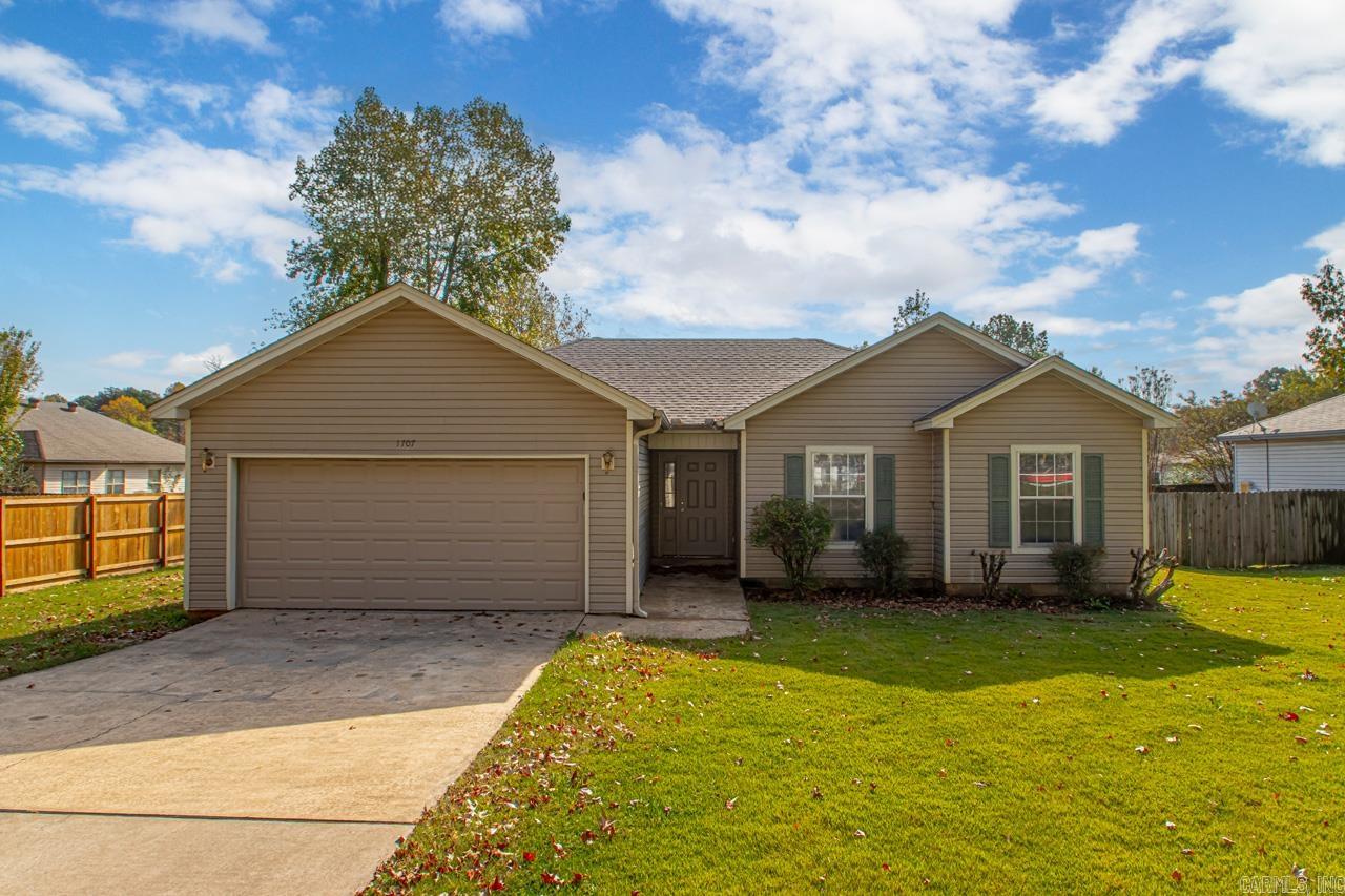 Welcome home! 3 bed 2 bath with 2 car garage. Walking distance to Westside Elementary. Large living room. Kitchen/dining combo with beautiful cabinets. Large guest bedrooms. Master bedroom features a walk in closet. Big backyard with a concrete slab back patio. This home is move in ready, schedule your showing today!