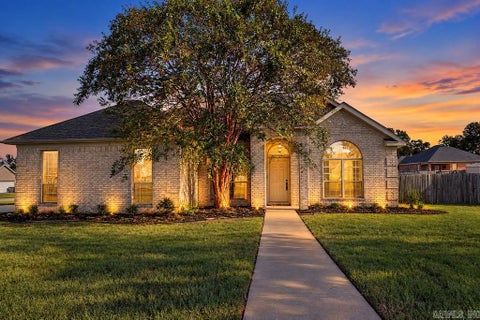Photo of 6016 Base Meadows Dr DR, Jacksonville, AR 72076 (MLS # 26042211)