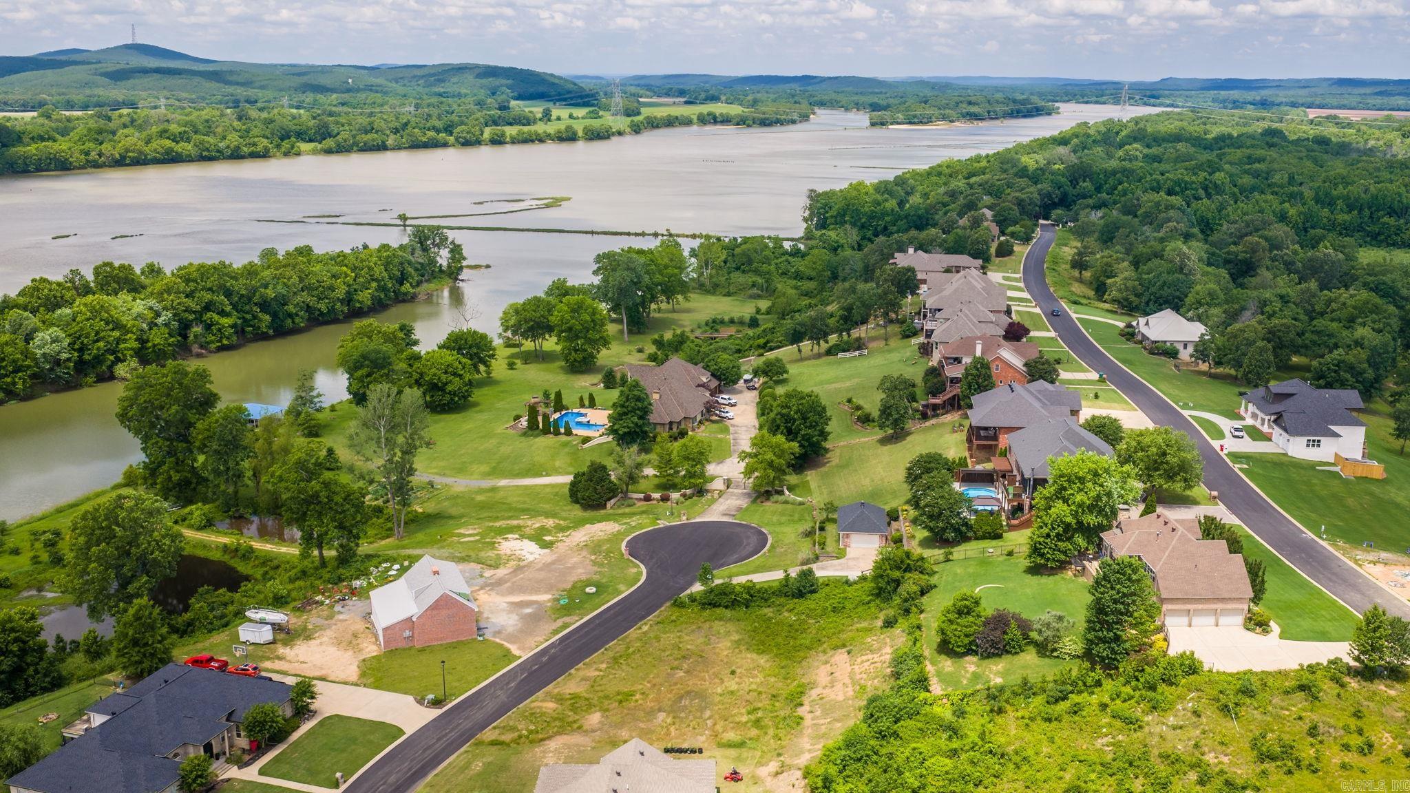 The River Plantation - Land