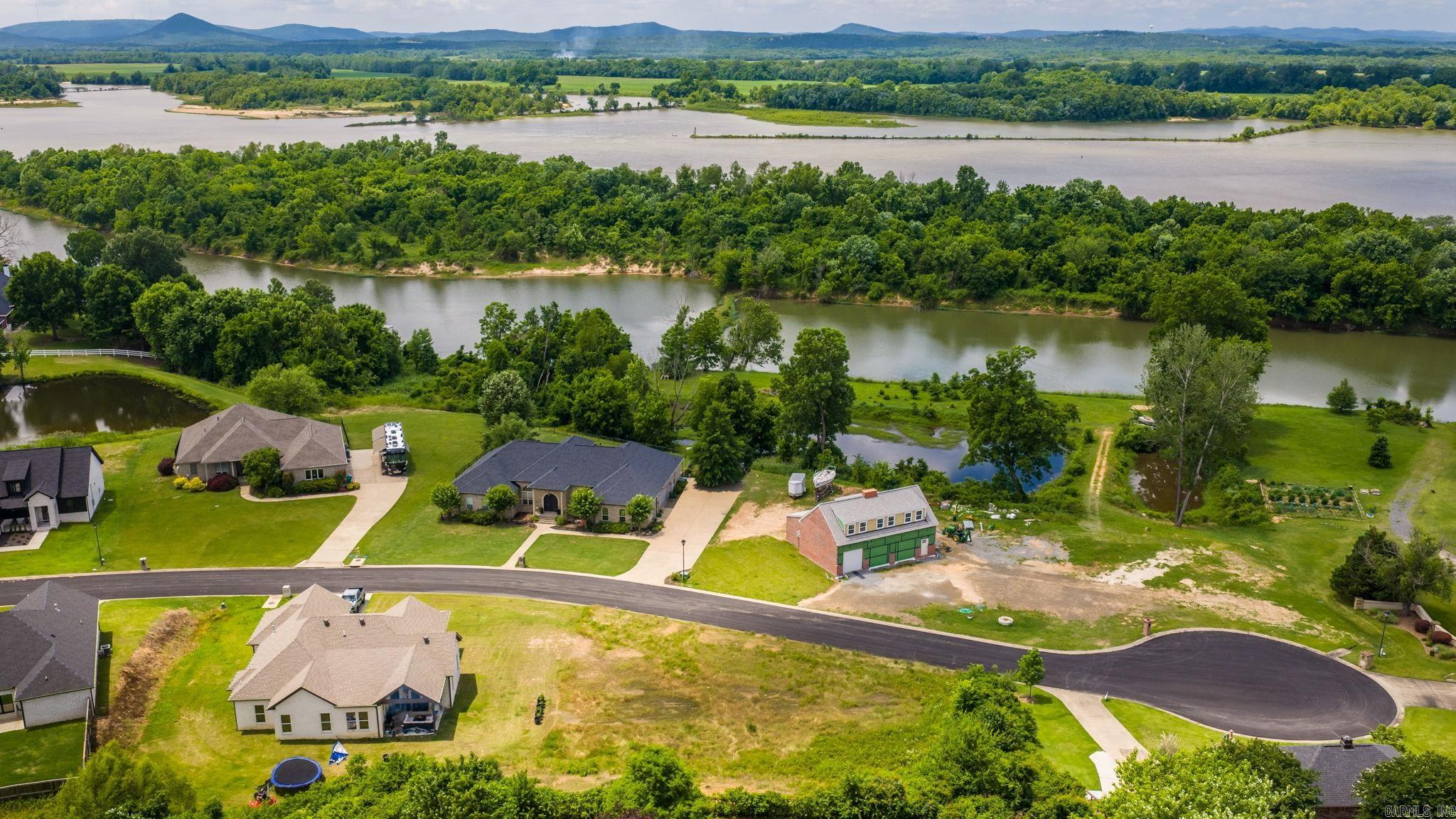 The River Plantation - Land