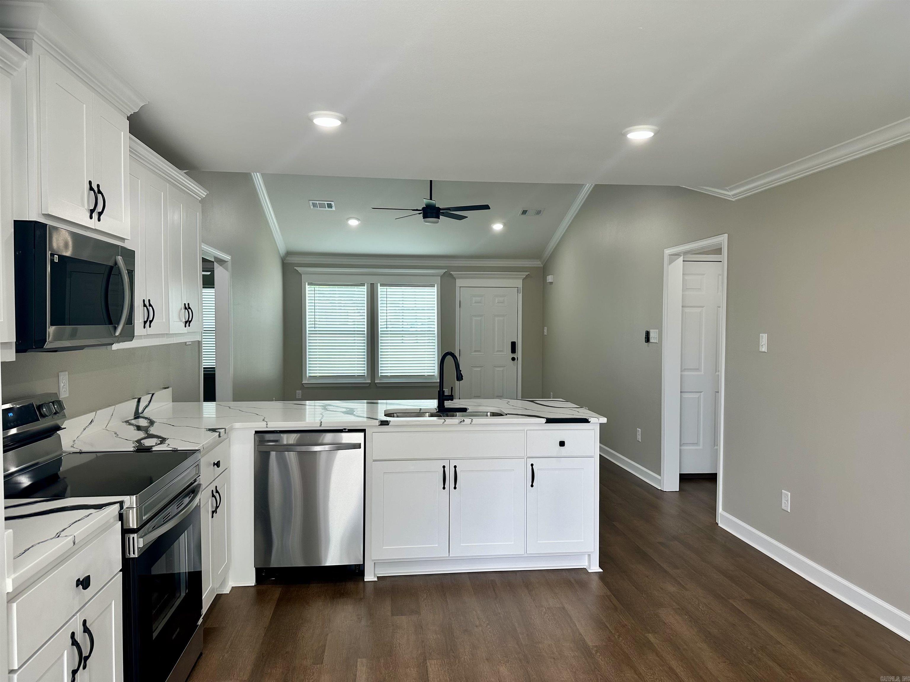 STONEWALL - Residential