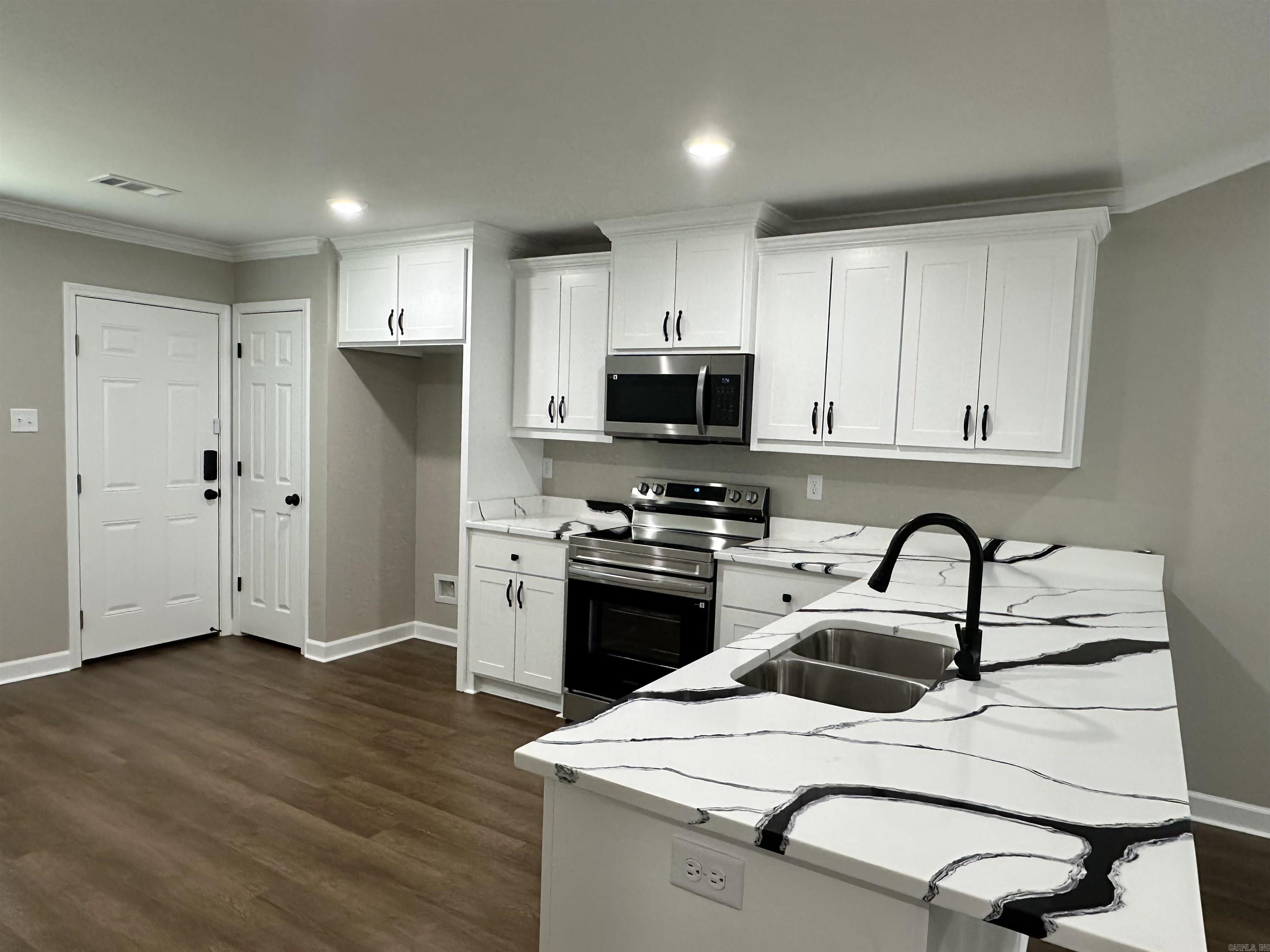 STONEWALL - Residential