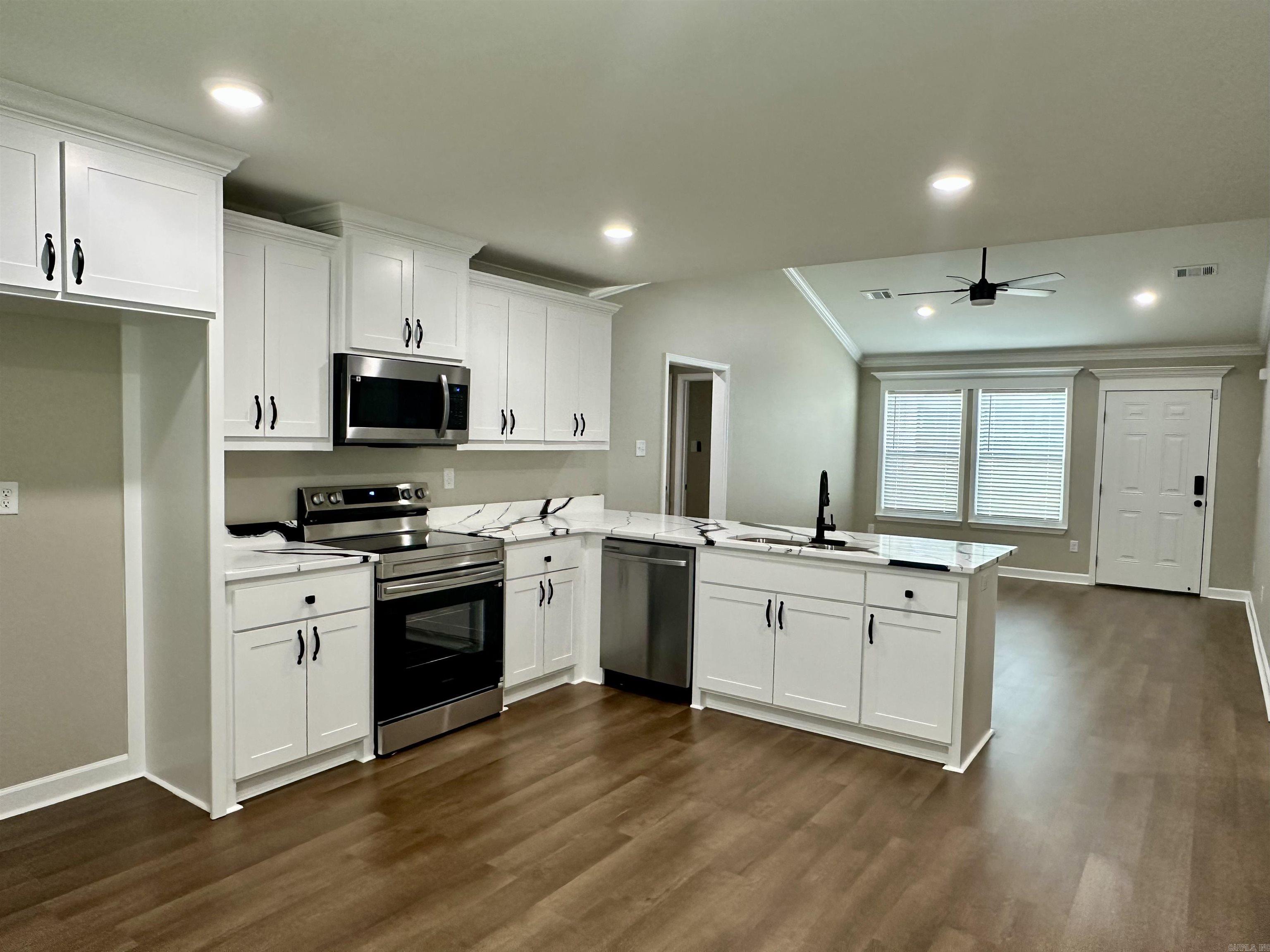 STONEWALL - Residential