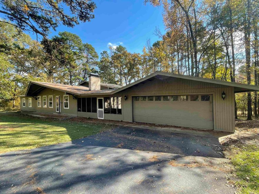 Tucked away on a quiet .85-acre lot in the gated Diamondhead community, this property offers plenty of space and privacy. The main living area features a fireplace and an open layout that flows into the dining area and kitchen. Step outside to enjoy a screened-in porch and a large deck—perfect for morning coffee or evening cookouts surrounded by trees and nature.Diamondhead residents enjoy great amenities, including golf, tennis, a swimming pool, an event center, and lake access. It’s a peaceful setting just a short drive from all that Hot Springs has to offer. AGENTS SEE REMARKS.