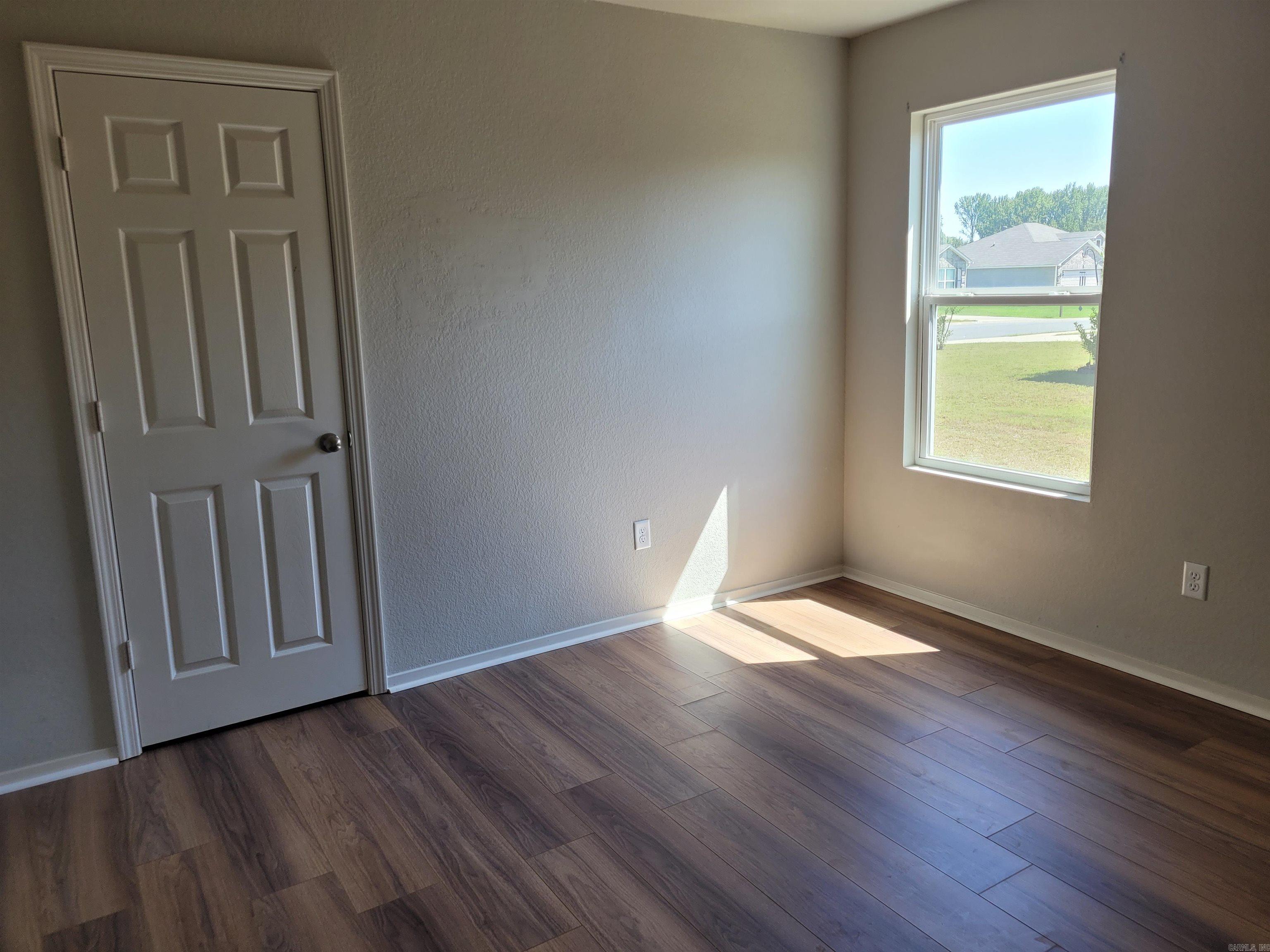 OAKLAND GROVE ESTATES - Residential Lease