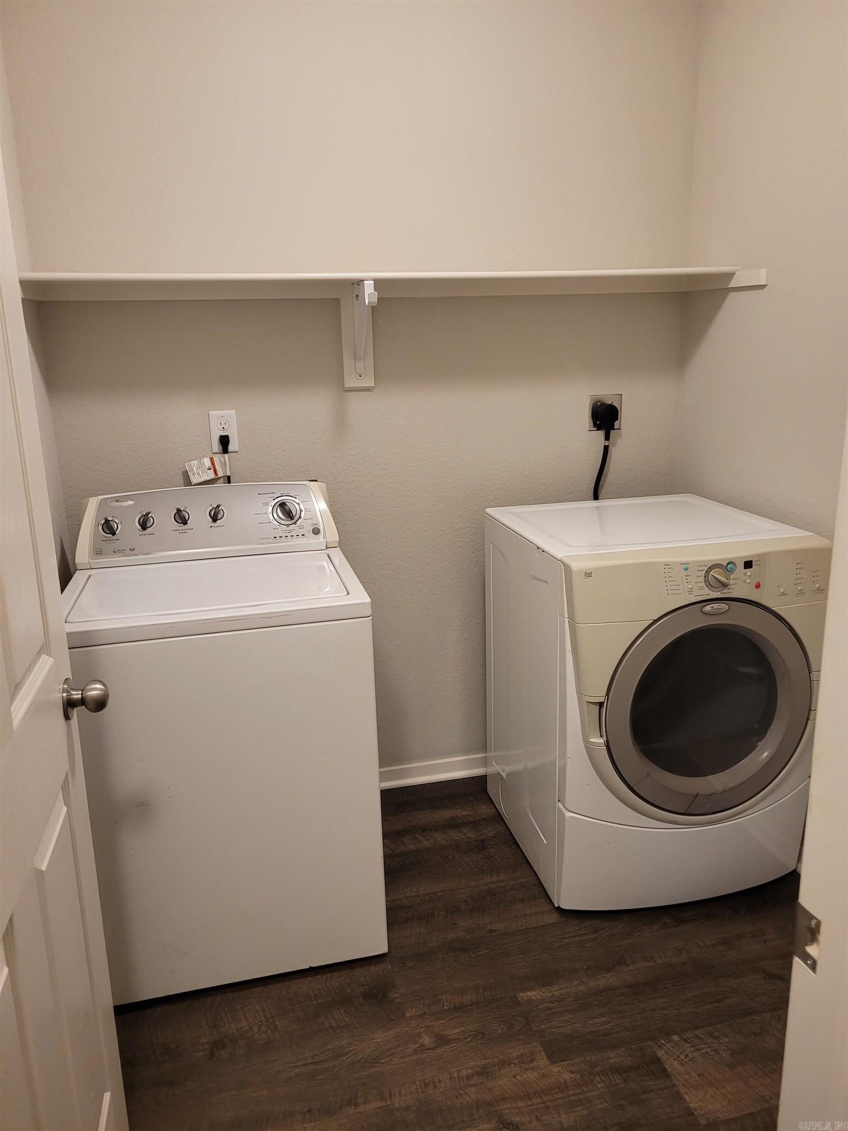 OAKLAND GROVE ESTATES - Residential Lease