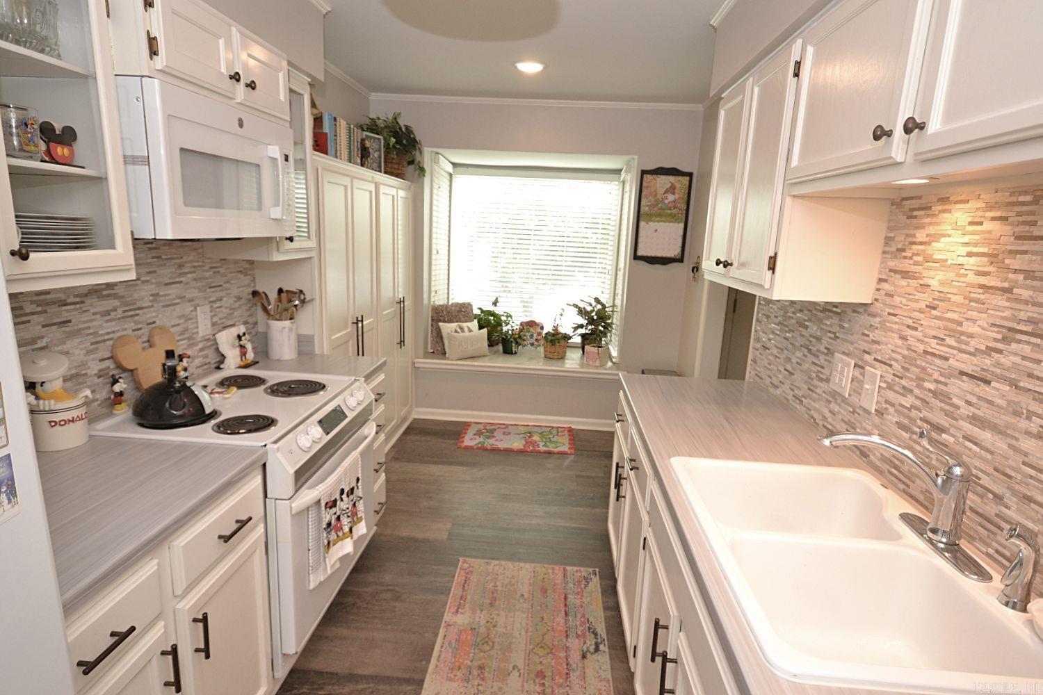 ANDOVER SQUARE - Residential