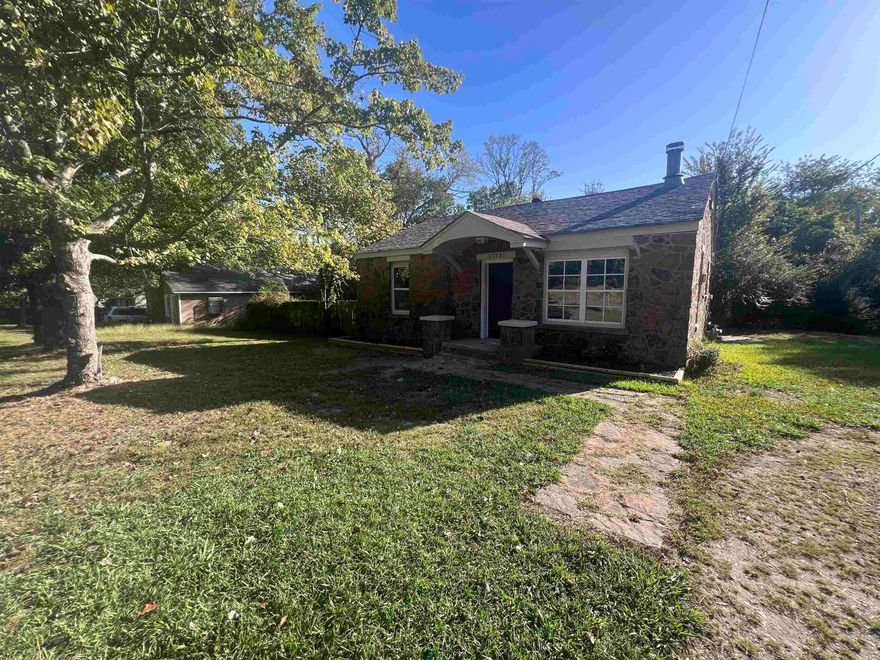 Are you looking for the perfect rental? This home has a massive fenced in back yard with areas for grilling and entertaining. If thats not enough, there is a park directly across the street if you want enjoy the outdoors right in the middle of the city. This completely remodeled home has a covered back porch, privacy fence, 2 bedrooms separated by a bathroom!!! Schedule a tour today!!