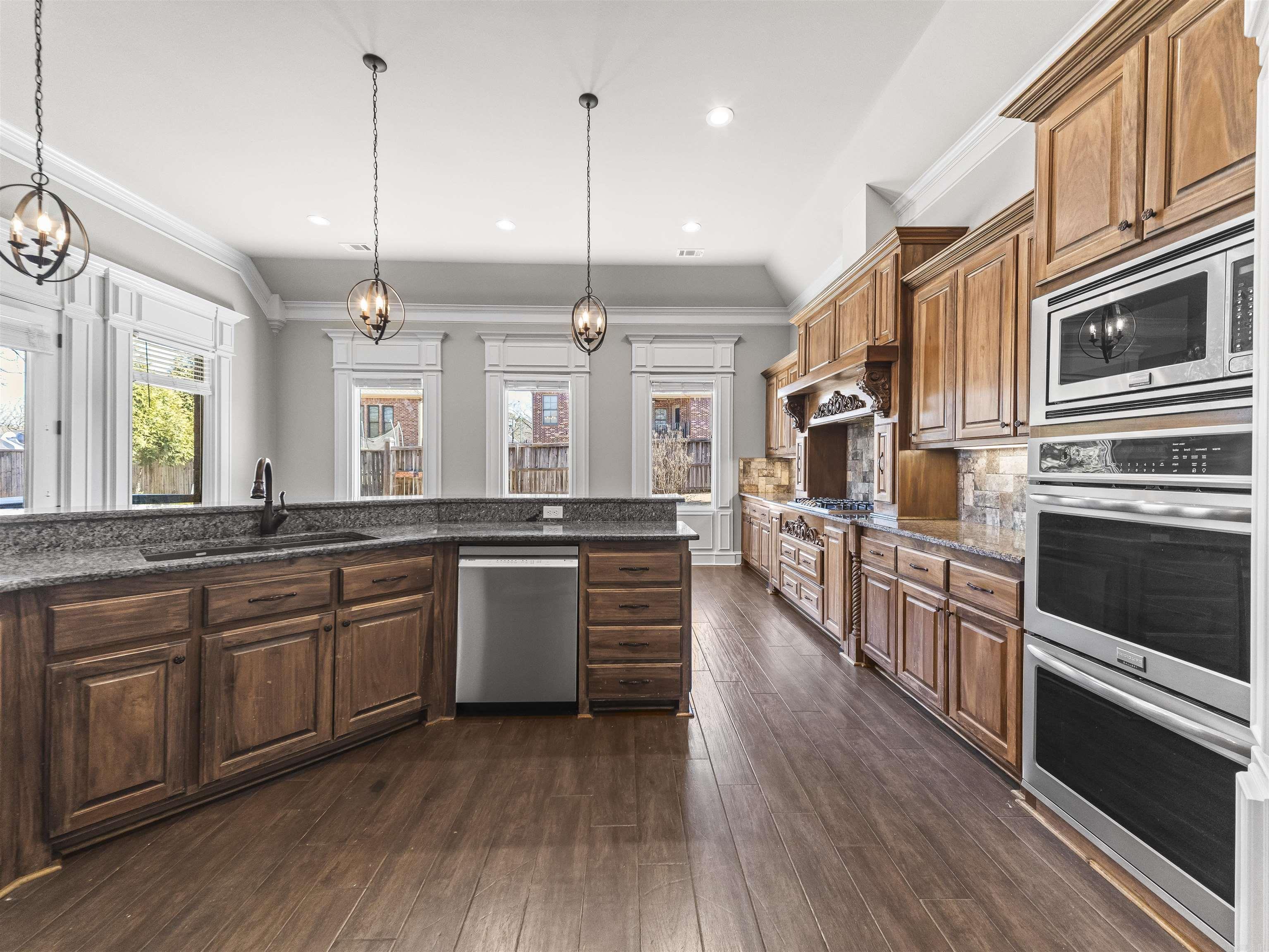 ARLINGTON PARK - Residential