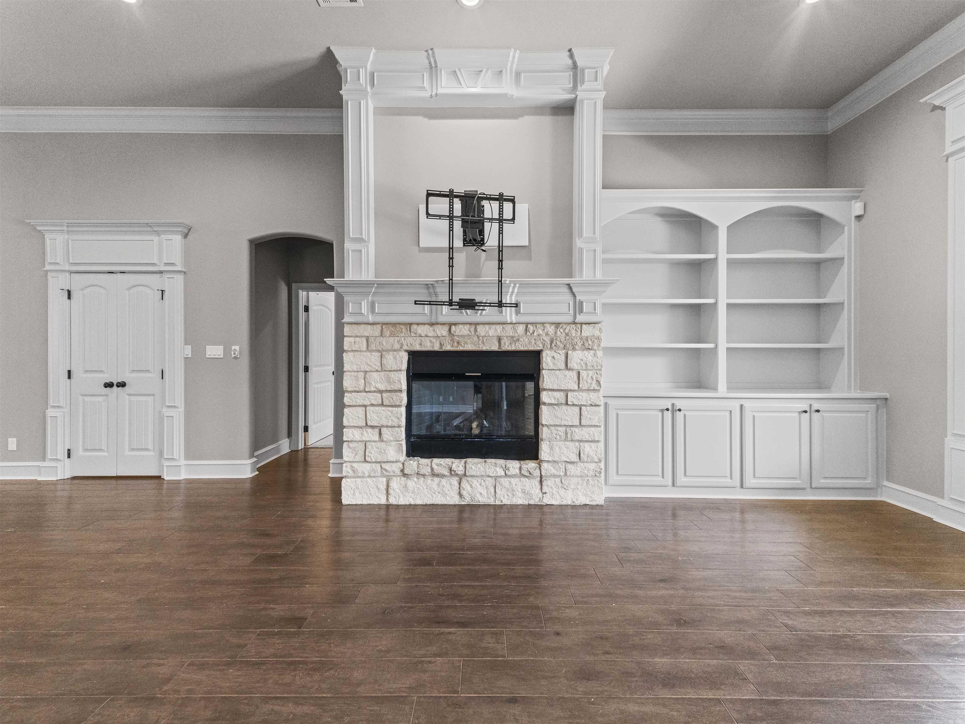 ARLINGTON PARK - Residential