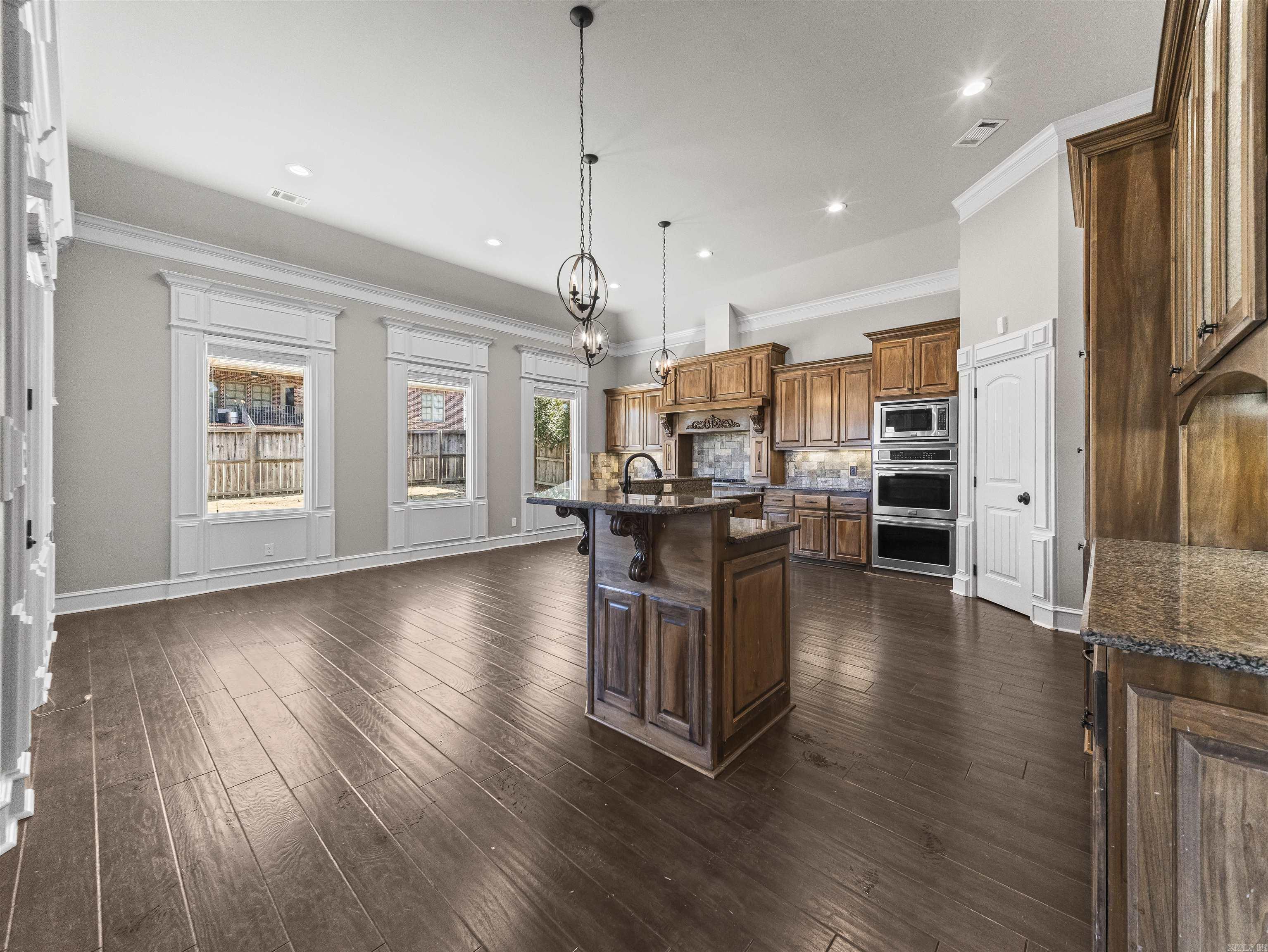 ARLINGTON PARK - Residential