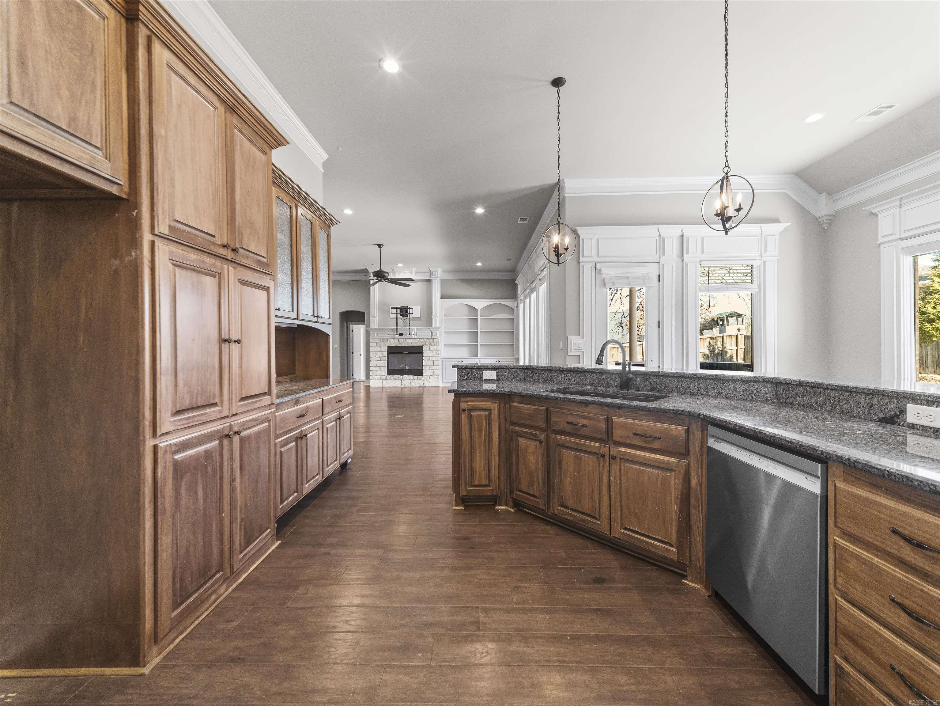 ARLINGTON PARK - Residential