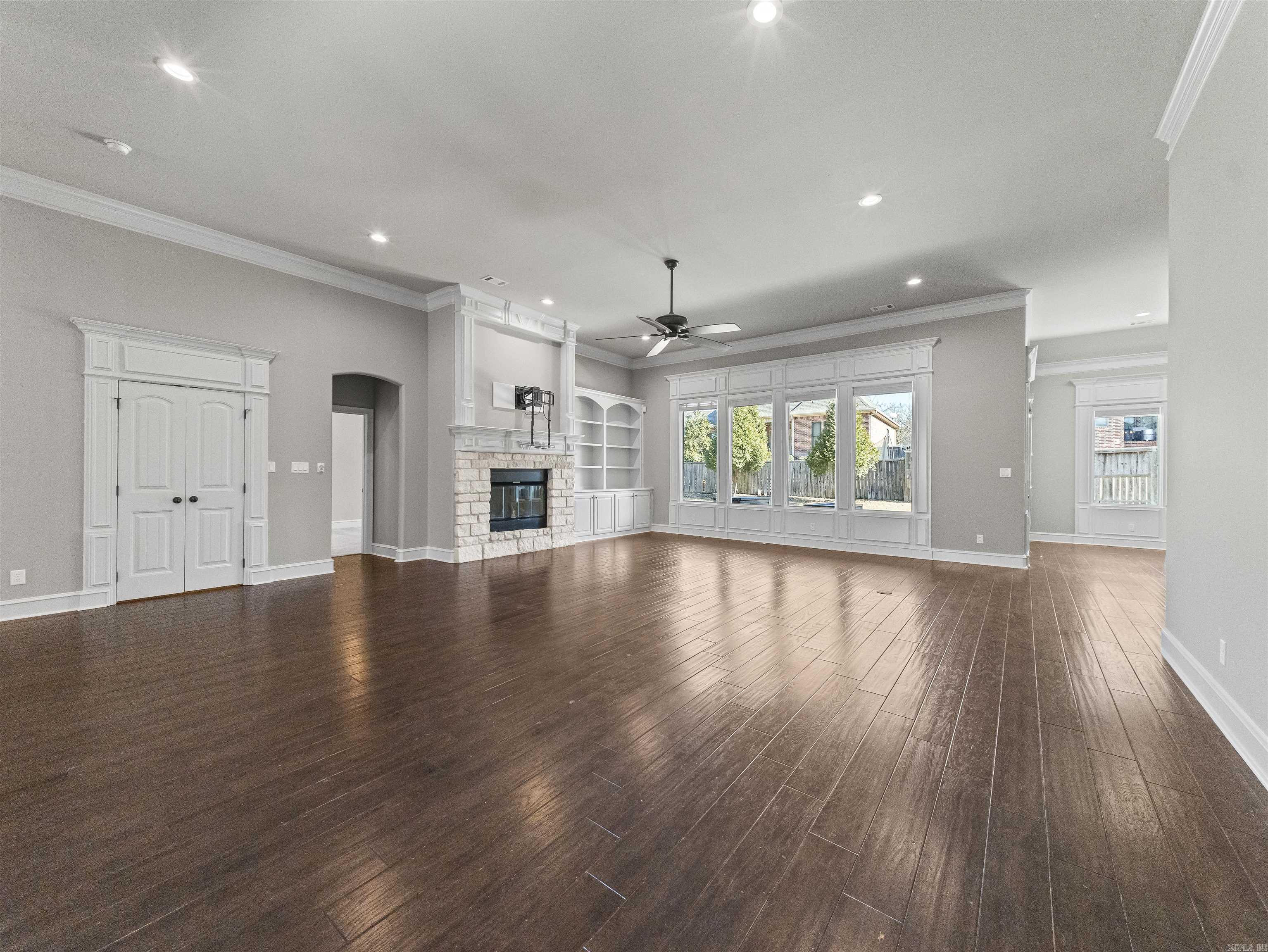 ARLINGTON PARK - Residential