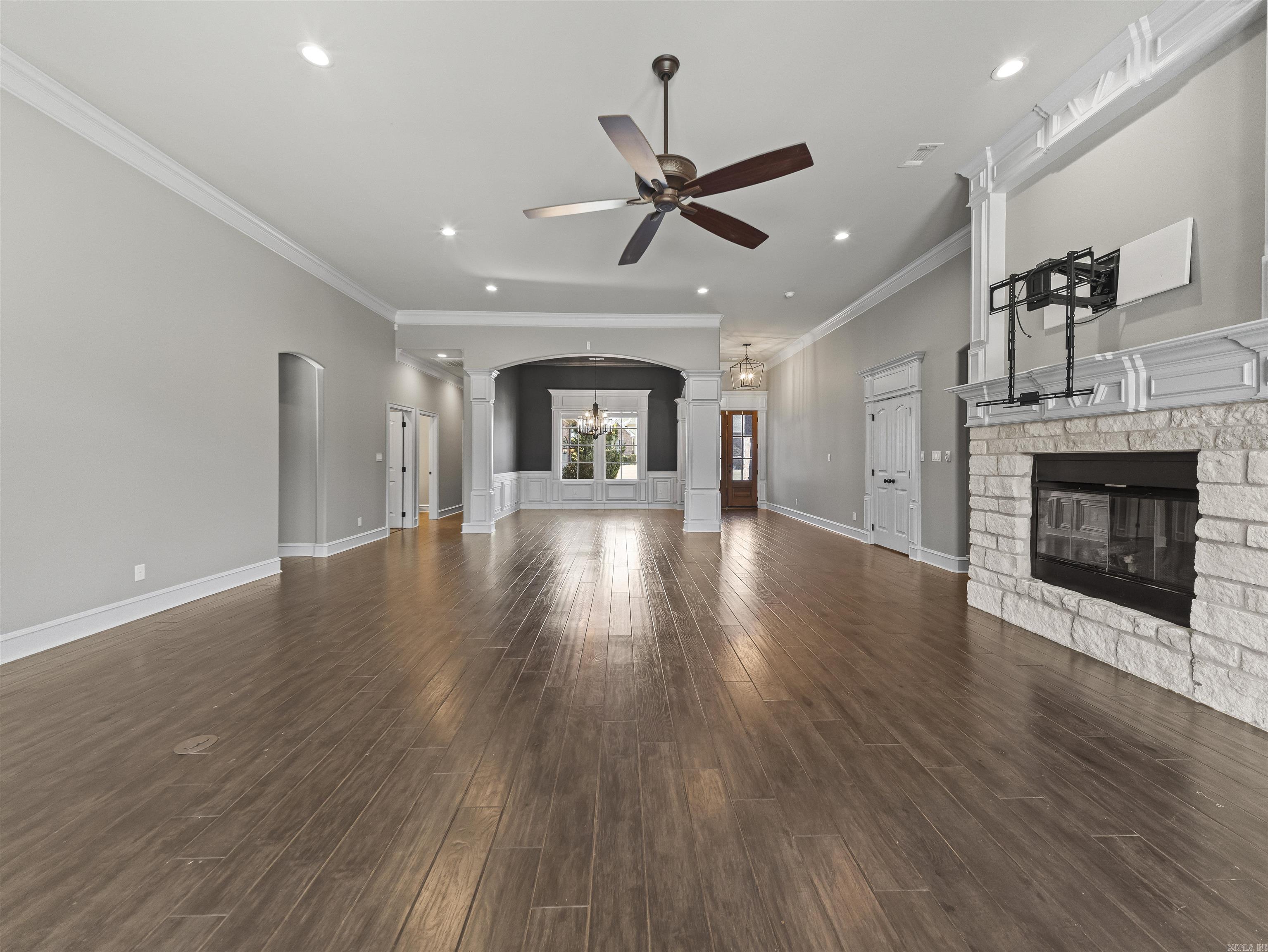 ARLINGTON PARK - Residential