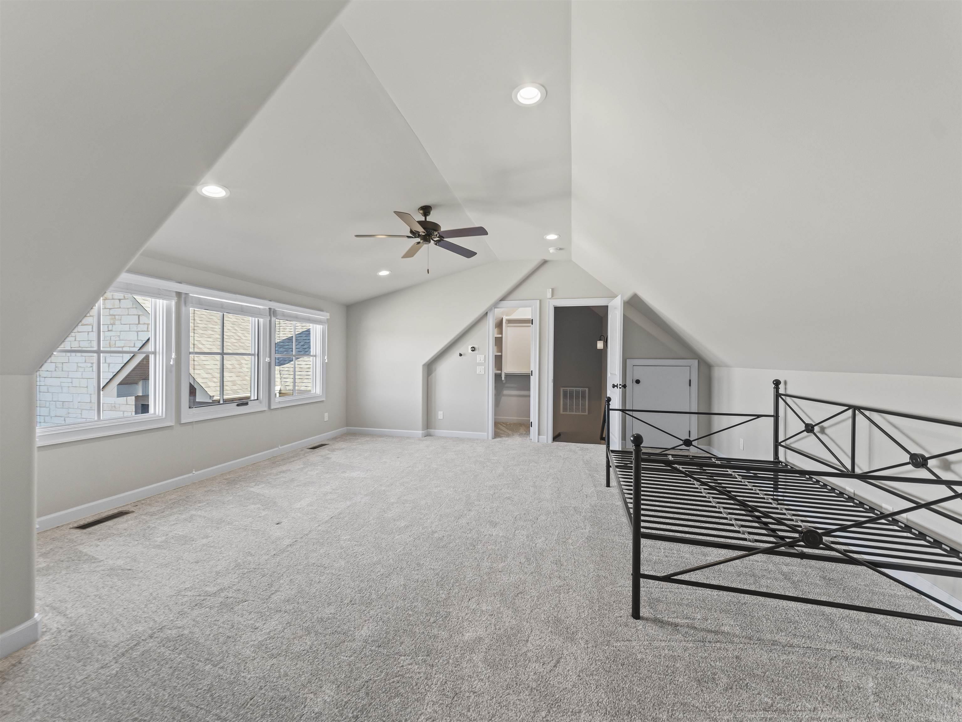 ARLINGTON PARK - Residential