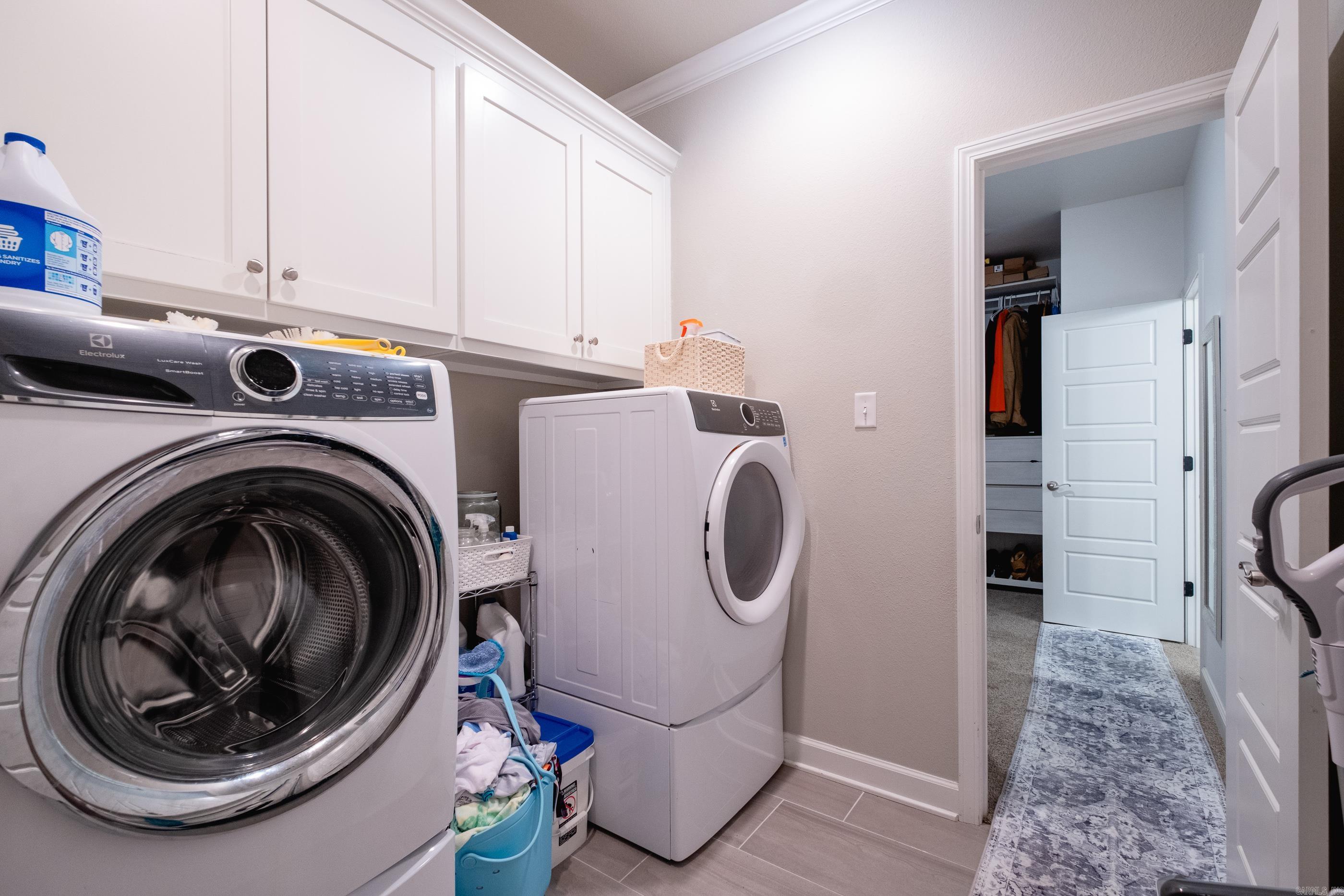 PINEWOOD ESTATES - Residential