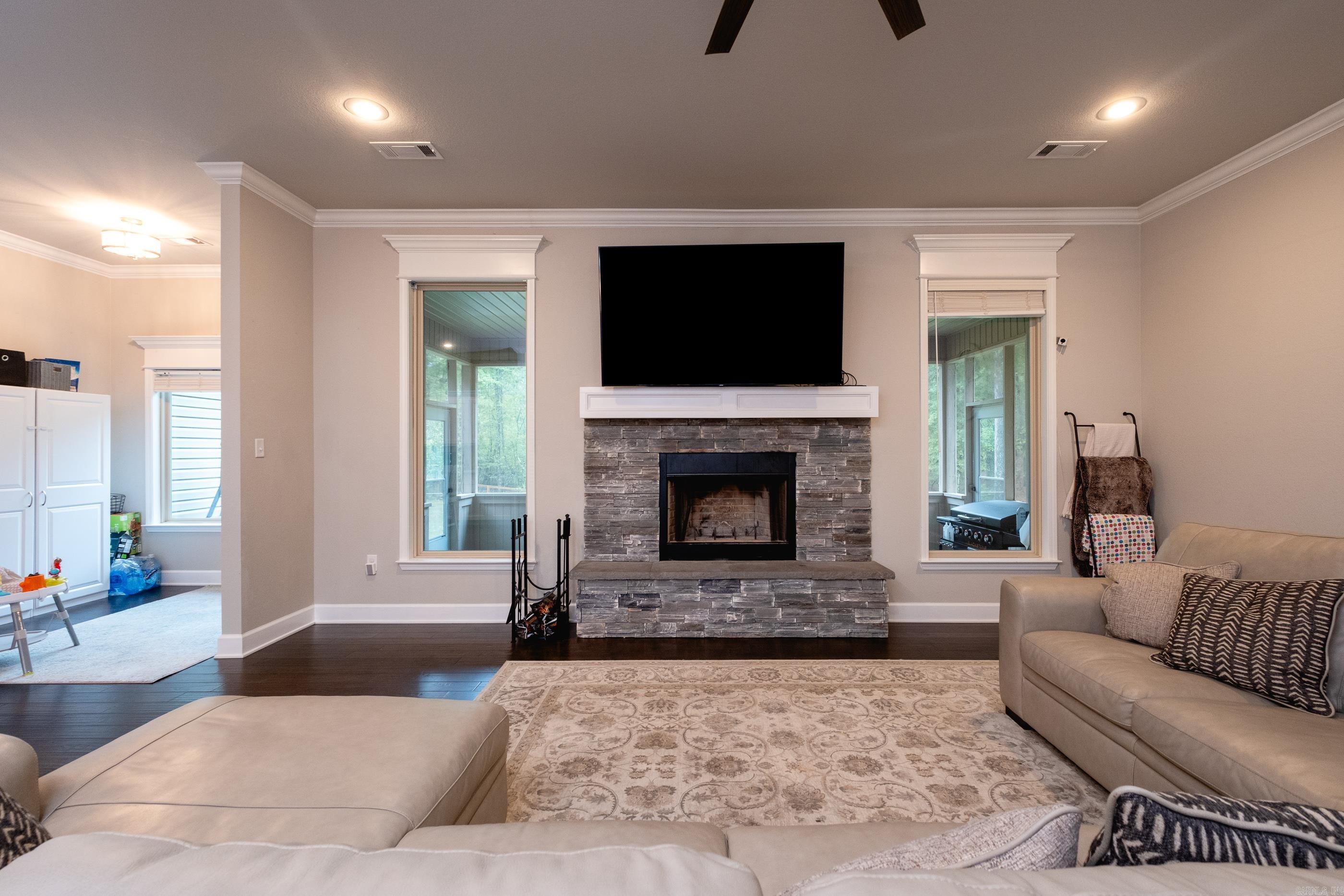 PINEWOOD ESTATES - Residential