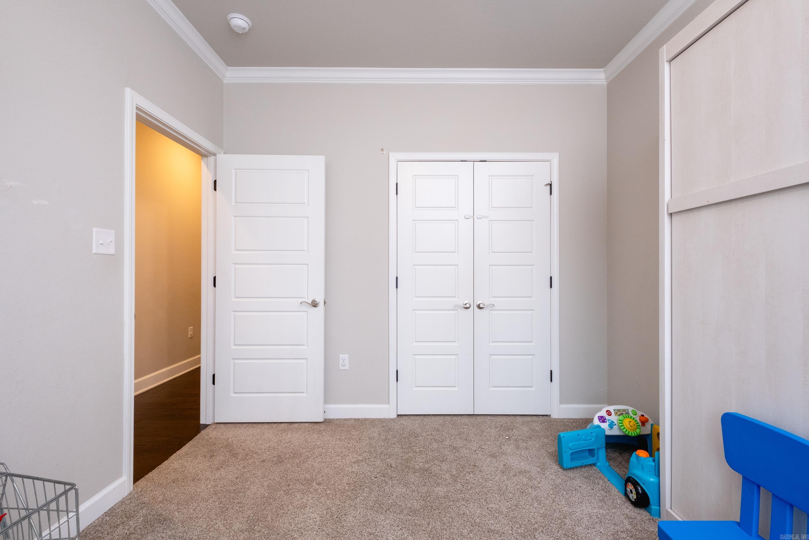 PINEWOOD ESTATES - Residential