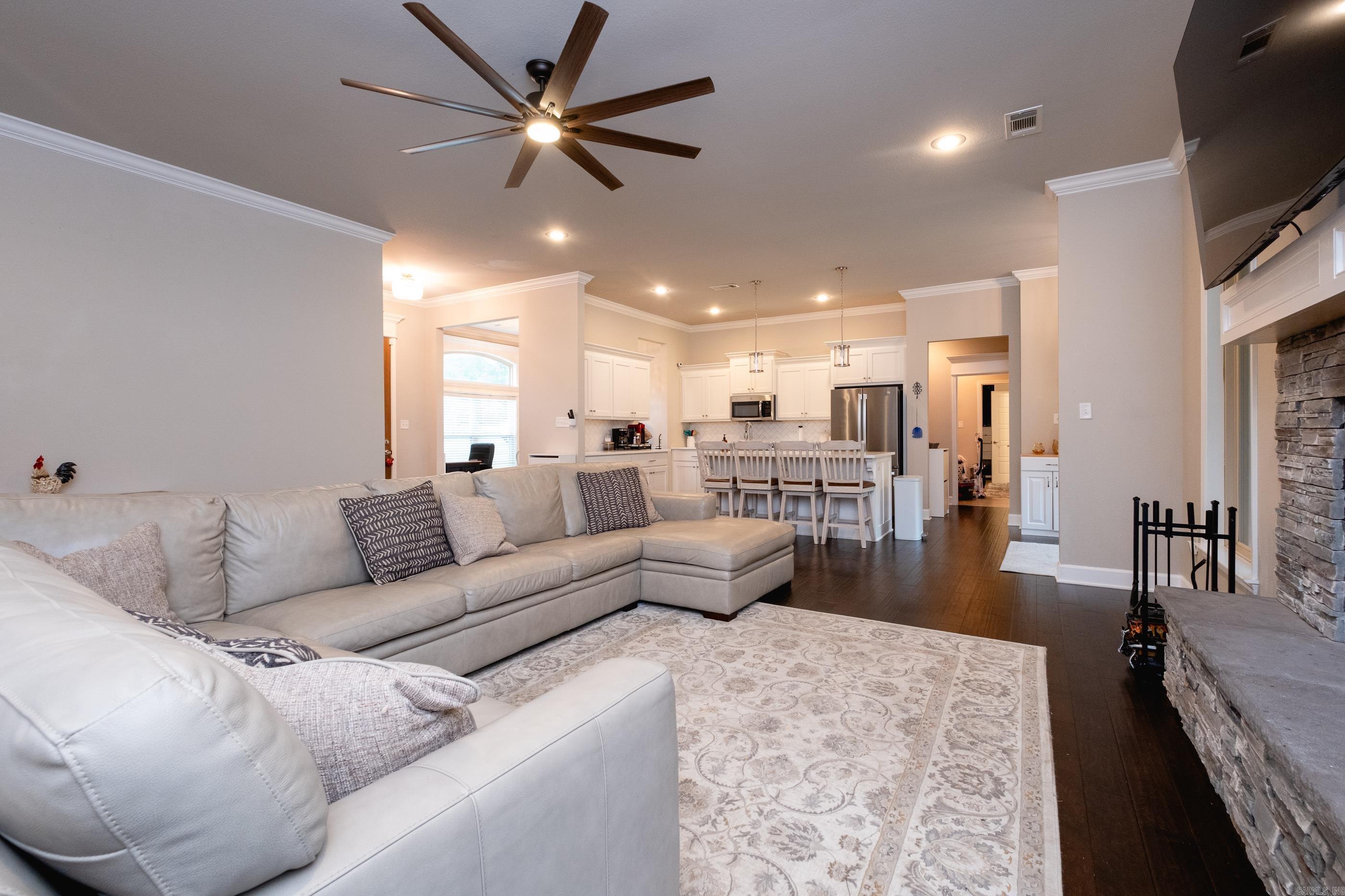 PINEWOOD ESTATES - Residential