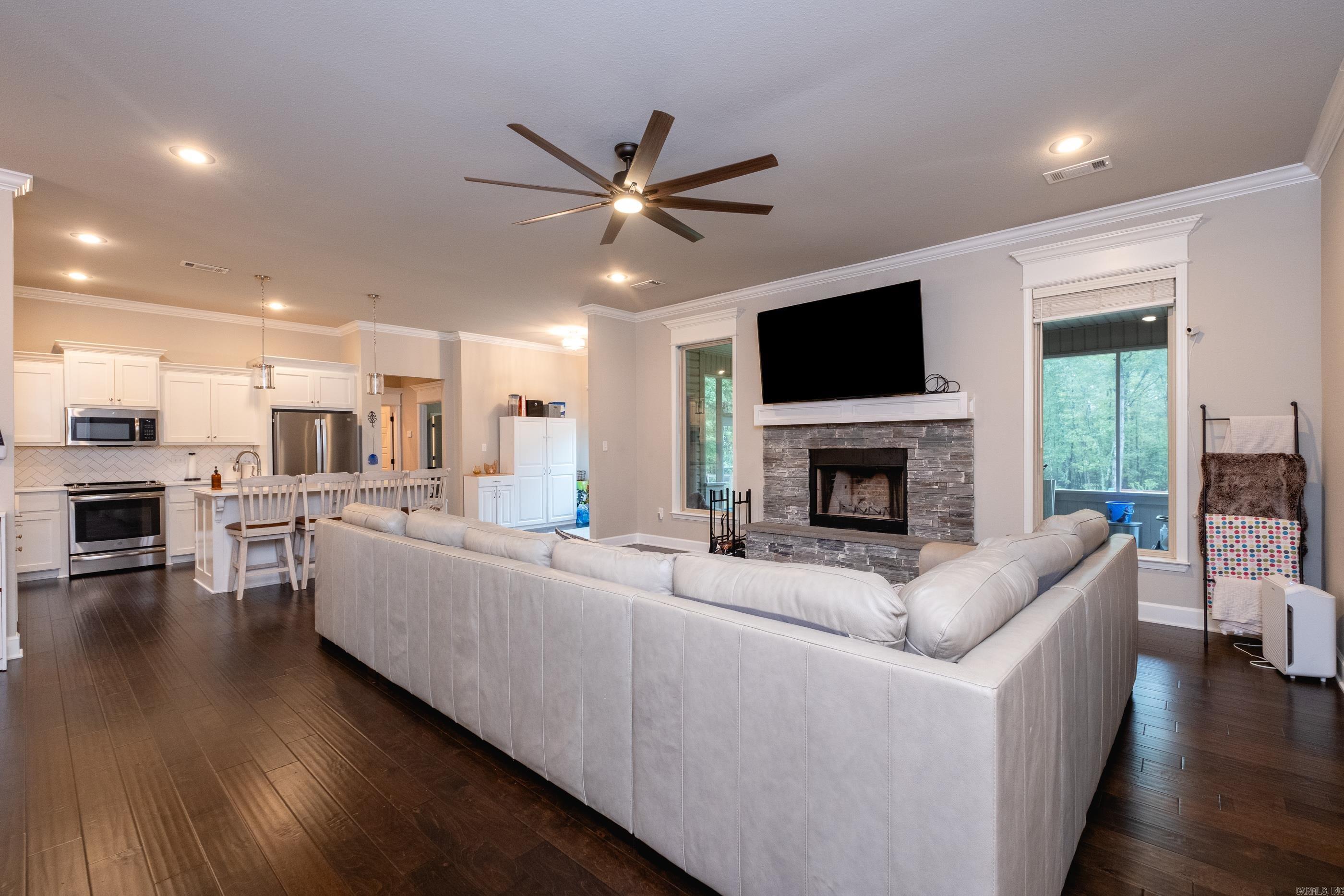 PINEWOOD ESTATES - Residential