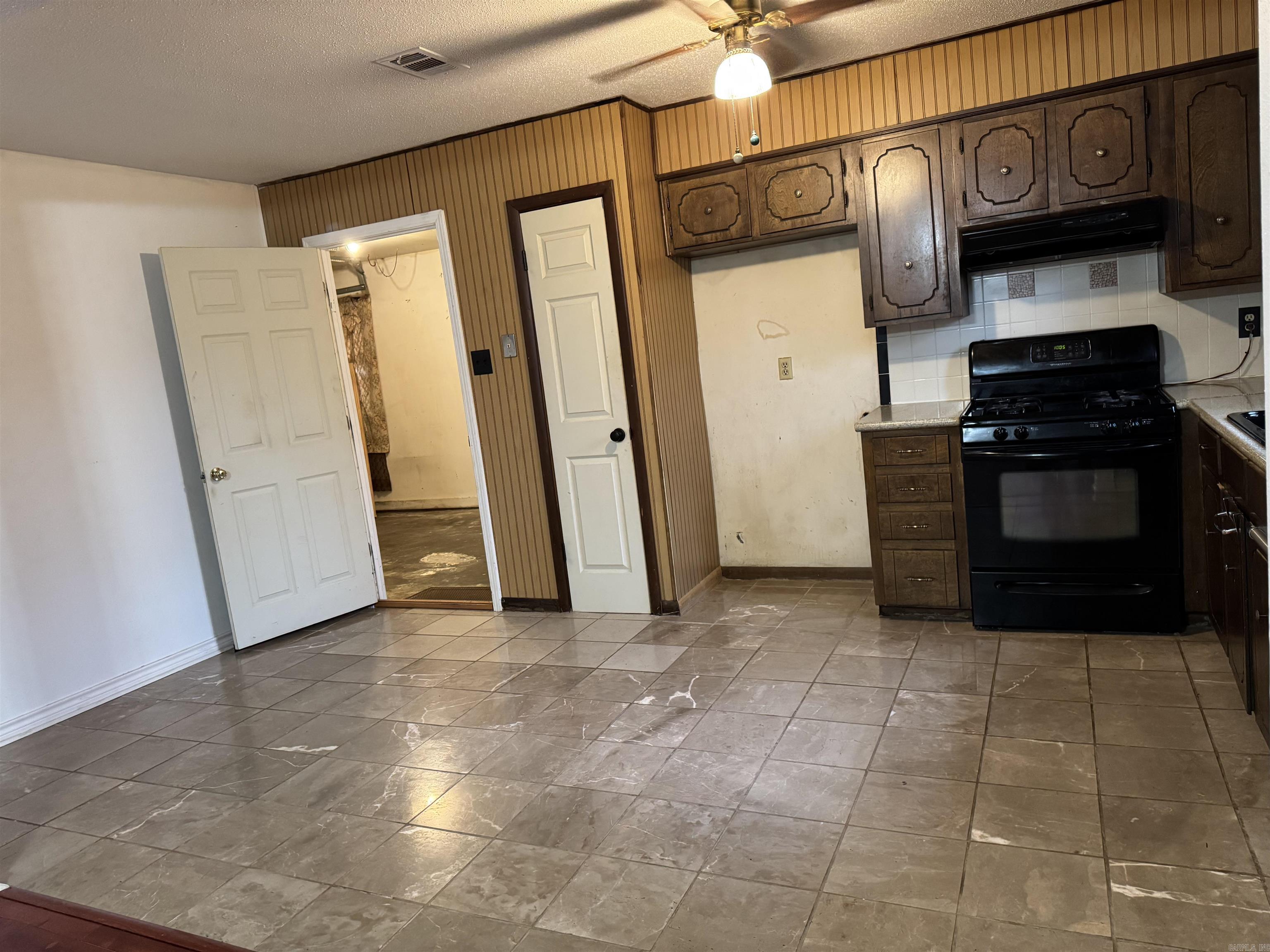 TWIN LAKES - Residential