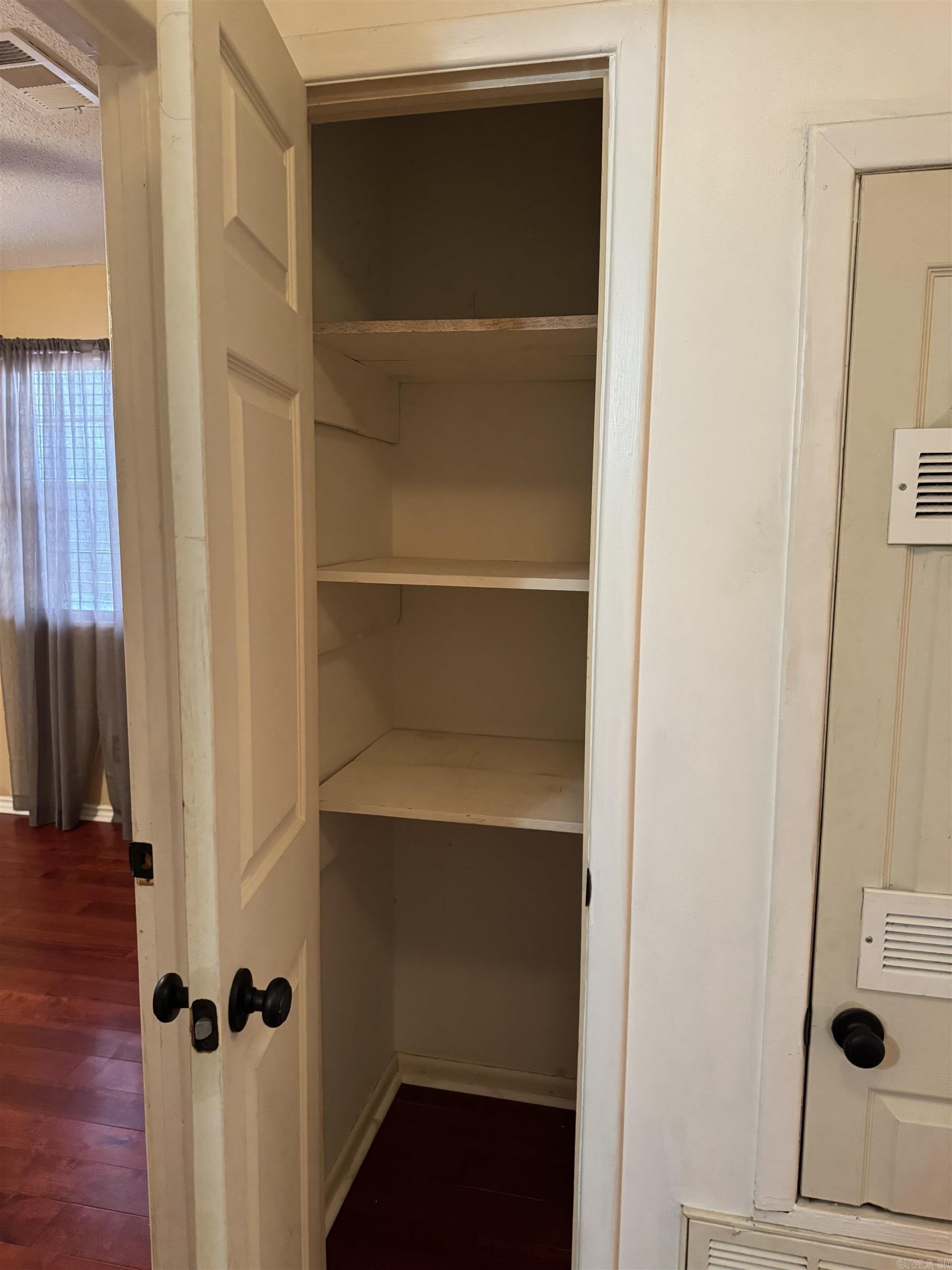 TWIN LAKES - Residential